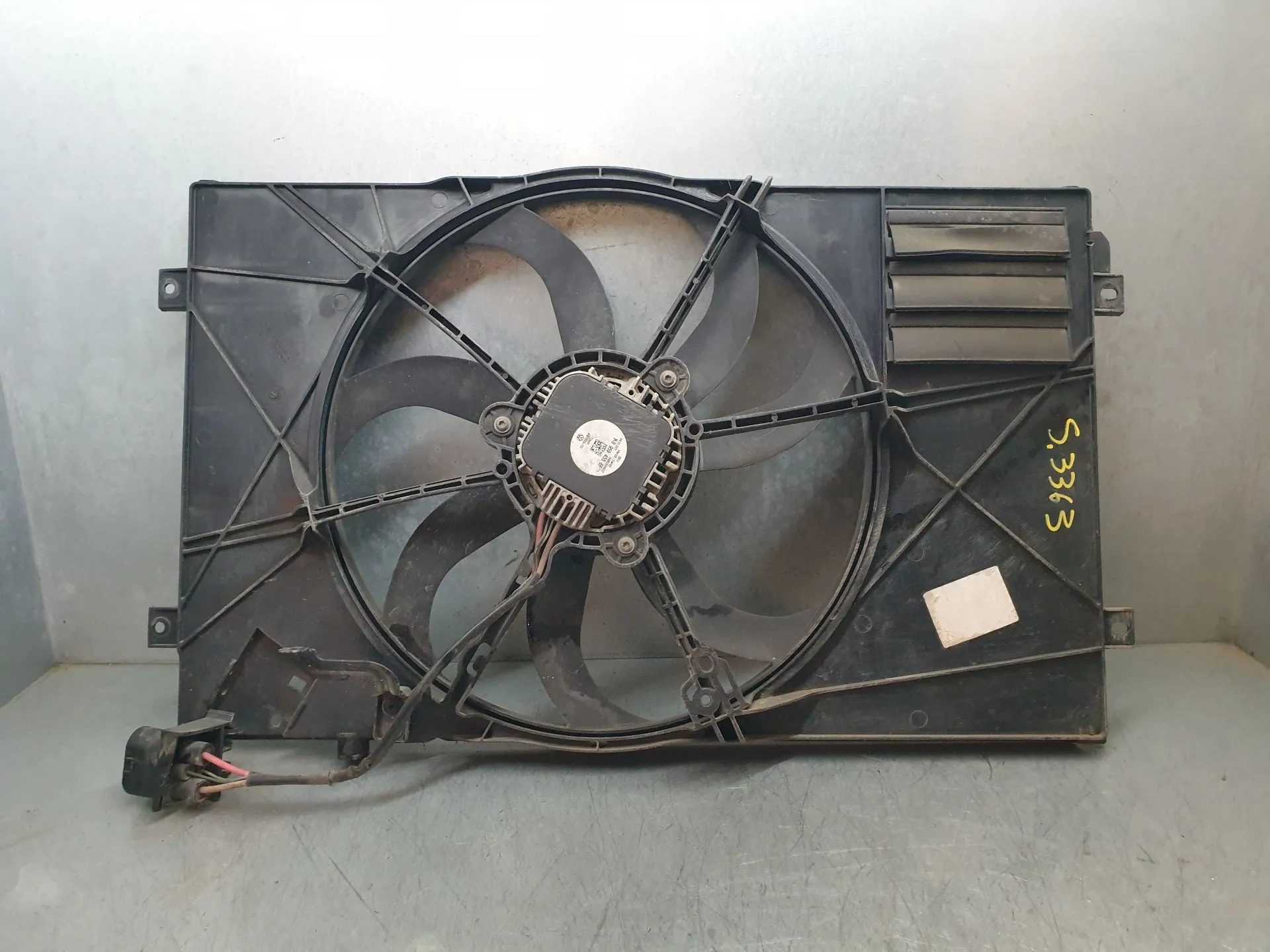 Cooling fan VOLKSWAGEN Caddy III (2K, 2C)