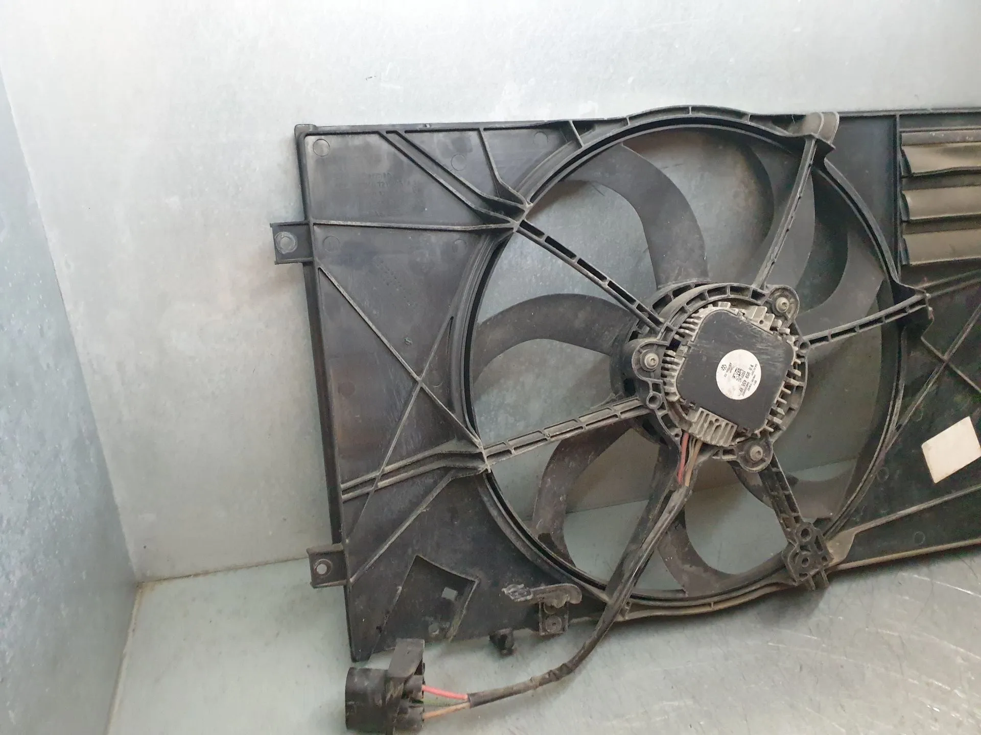 Cooling fan VOLKSWAGEN Caddy III (2K, 2C) Imagem-1