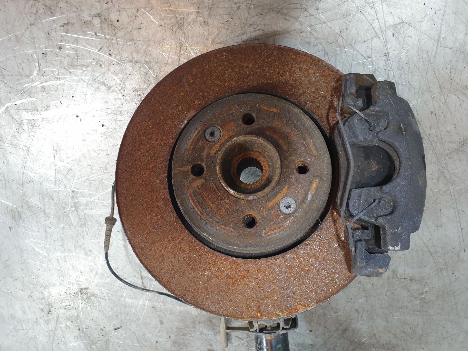 Fusée avant gauche RENAULT Clio V (BF_)