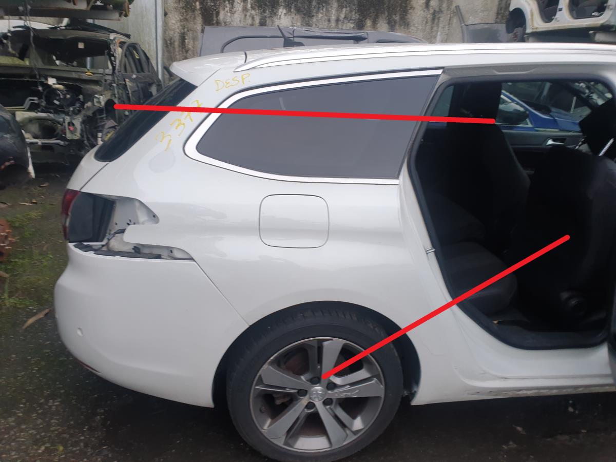Pannello posteriore destro PEUGEOT 308 SW II