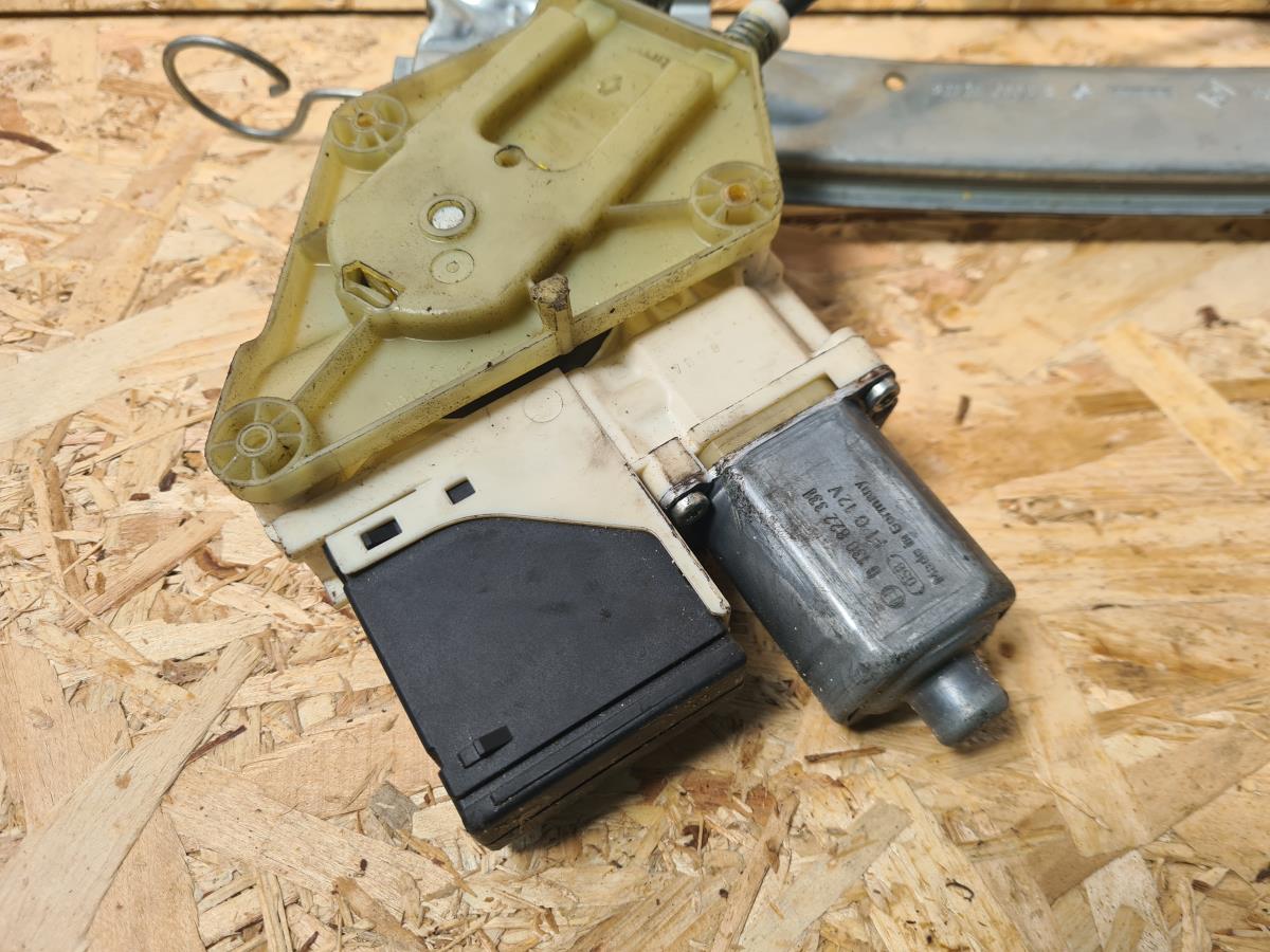 Elevalunas trasero derecho RENAULT Megane III (BZ0_) Imagem-1