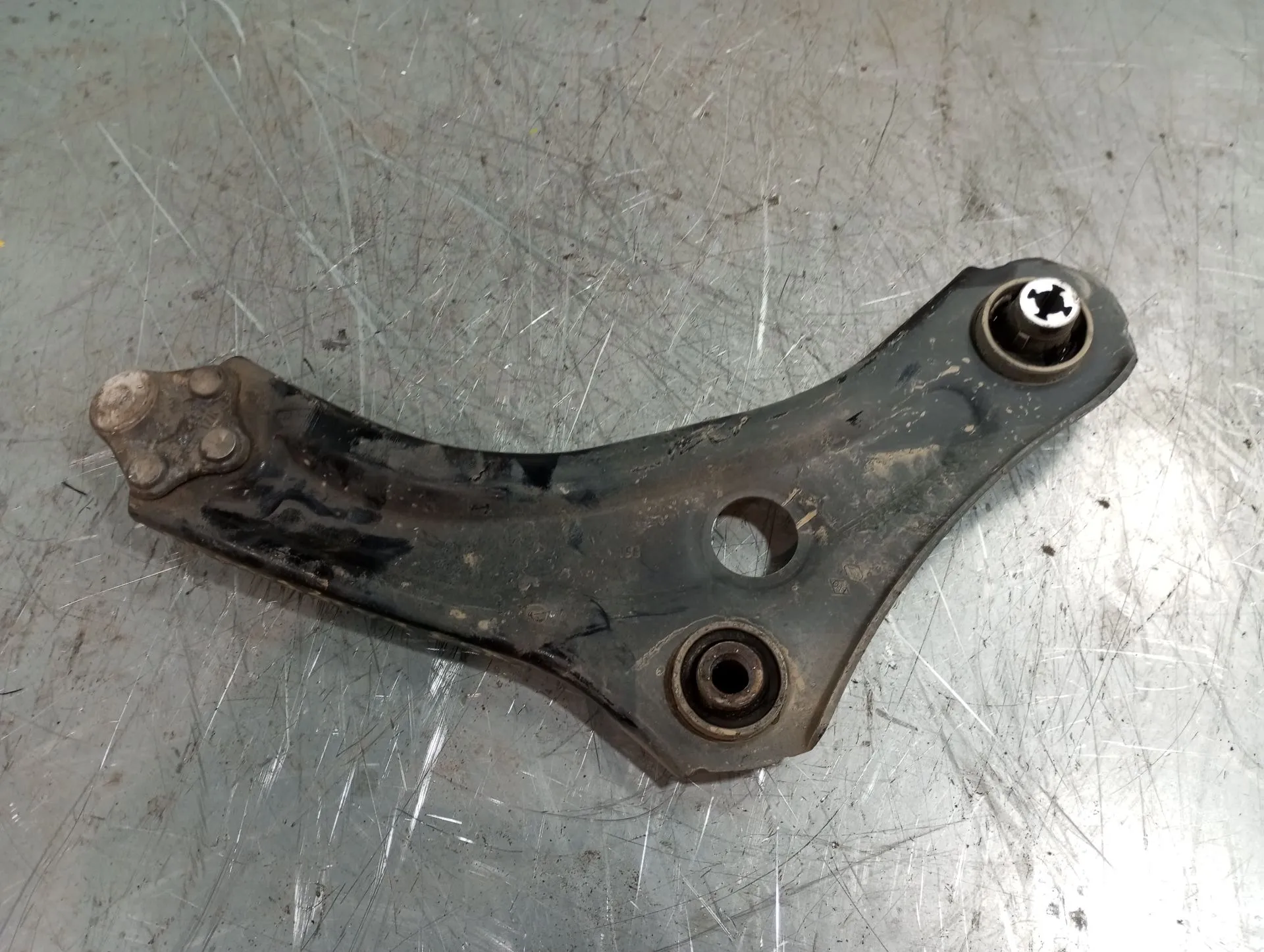 Bras de suspension Avant gauche RENAULT Megane IV (B9A/M_)