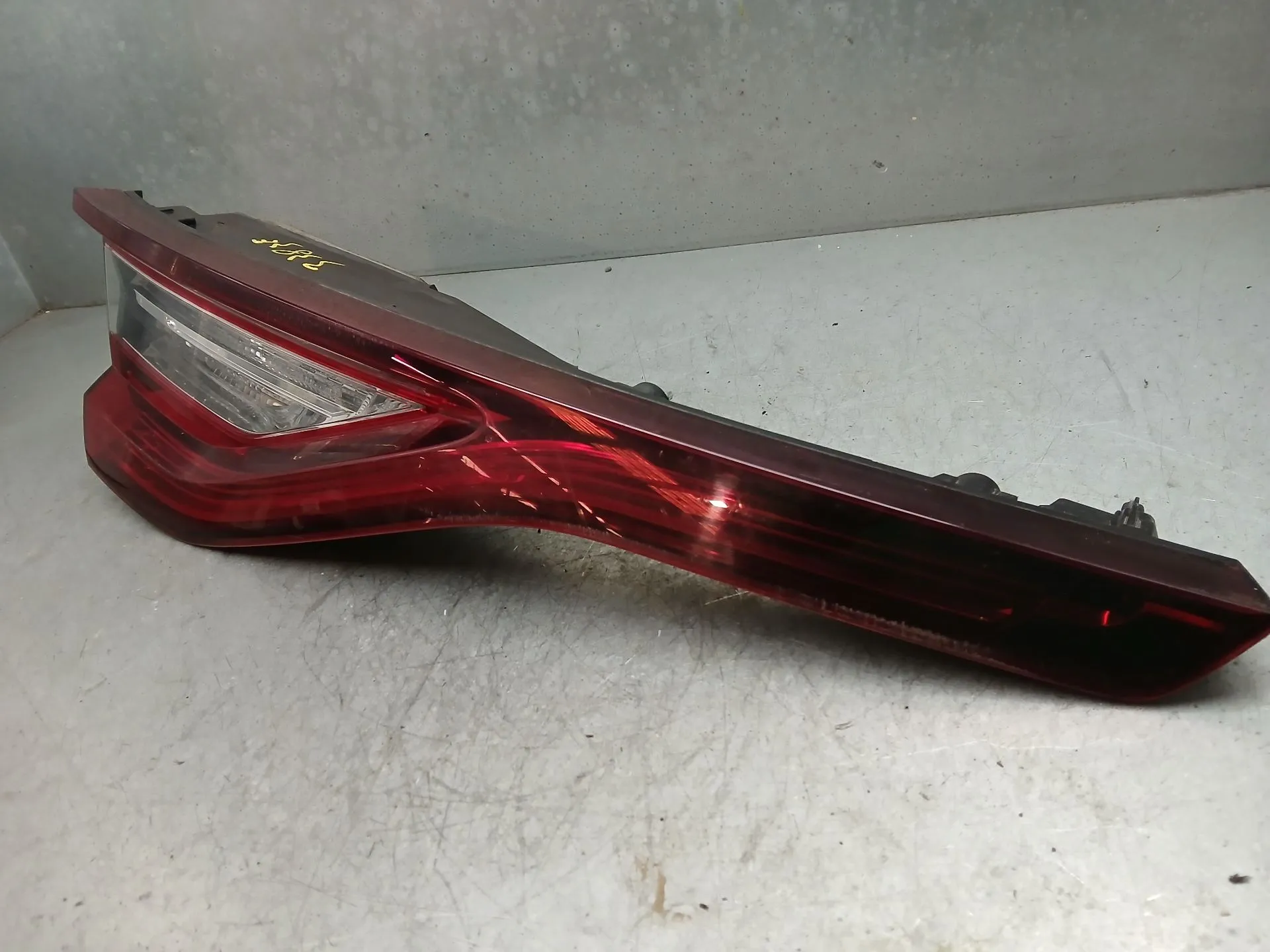 Left Tailgate light  RENAULT Megane IV (B9A/M_) Imagem-1