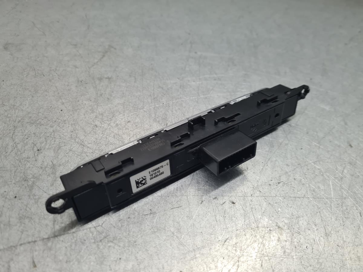 Comando / botão / interruptor multifunções RENAULT Megane IV (B9A/M_) Imagem-1