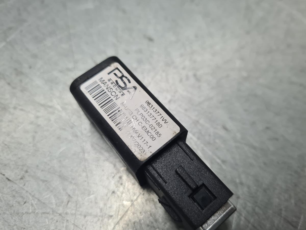 Módulo USB / AUX / IPOD PEUGEOT 208 II Imagem-2