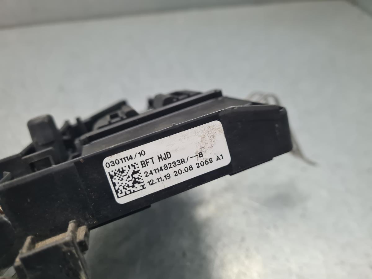 Battery Control Module / Charging Relay DACIA Duster (HM_) Imagem-2