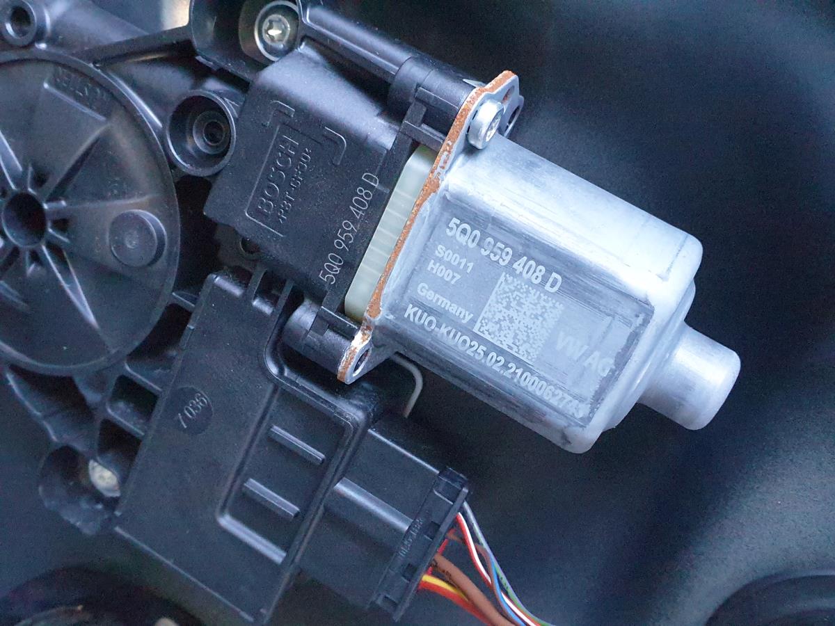 Elevalunas trasero derecho VOLKSWAGEN Polo (AW1)