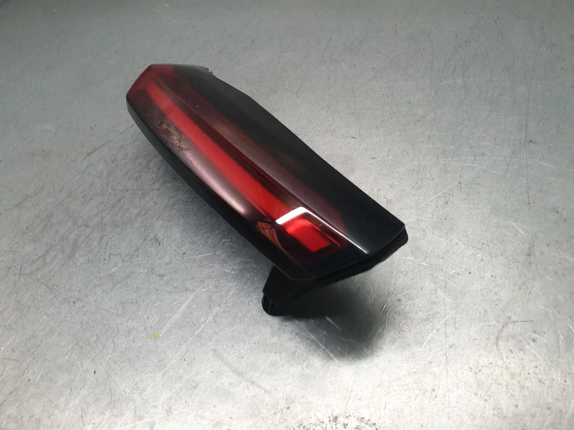 Feu de coffre Gauche CITROËN C4 III Imagem-1