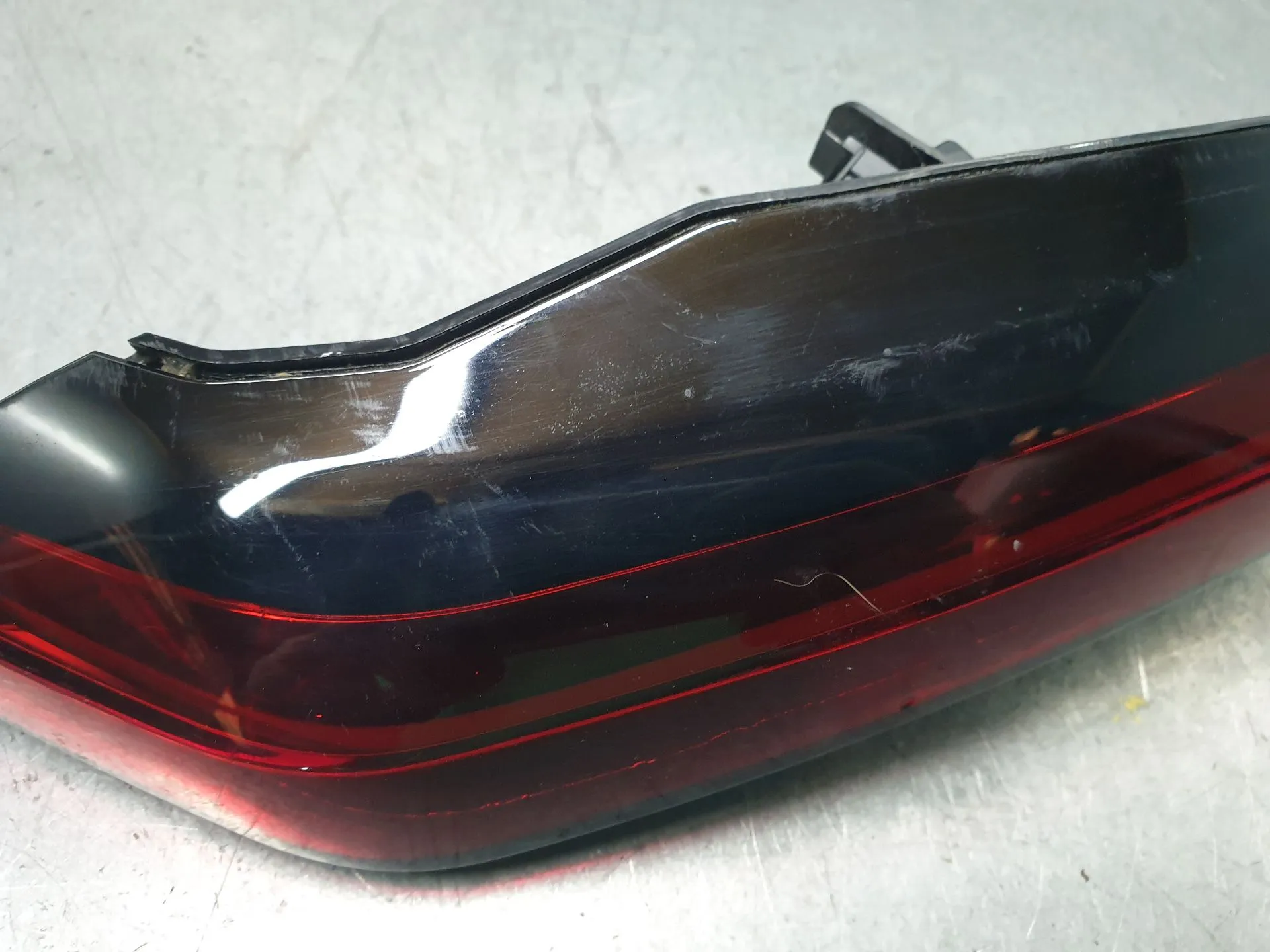 Feu de coffre Gauche CITROËN C4 III Imagem-4