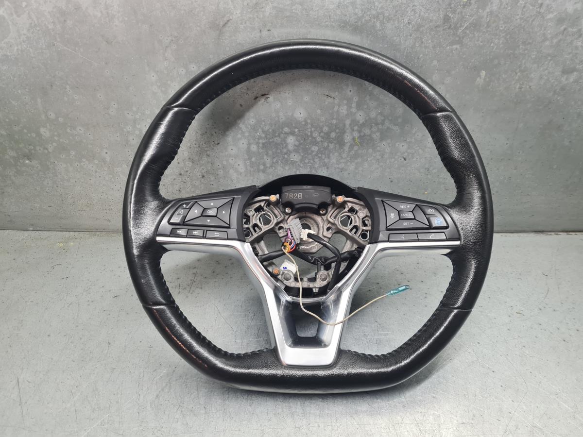 Volante NISSAN Leaf EV (ZE1)