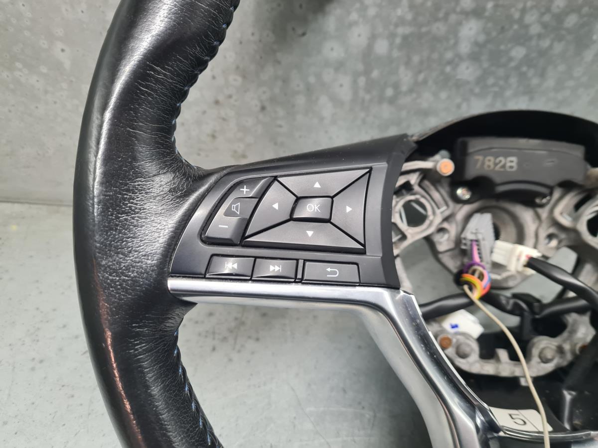 Volante NISSAN Leaf EV (ZE1) Imagem-1