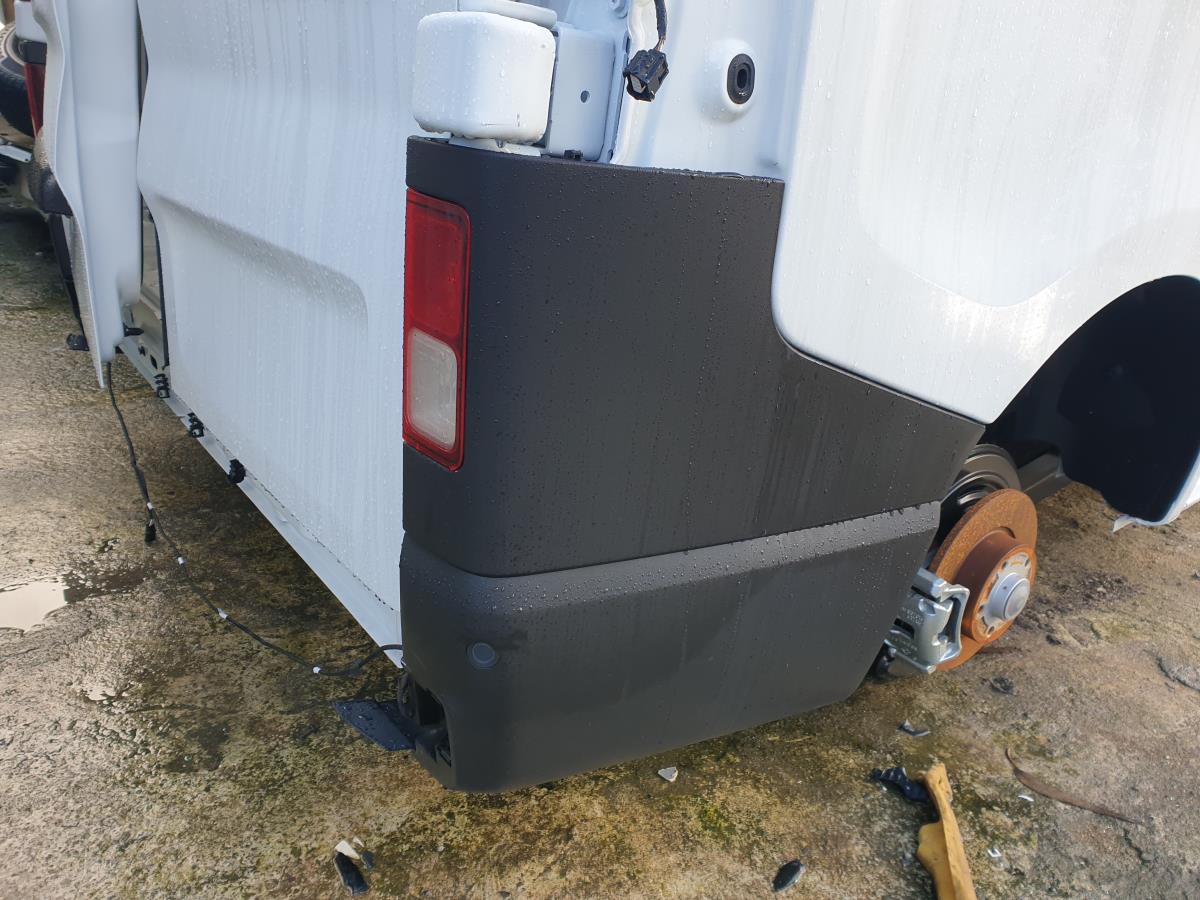 Right Rear bumper corner  RENAULT Trafic III (FG_)