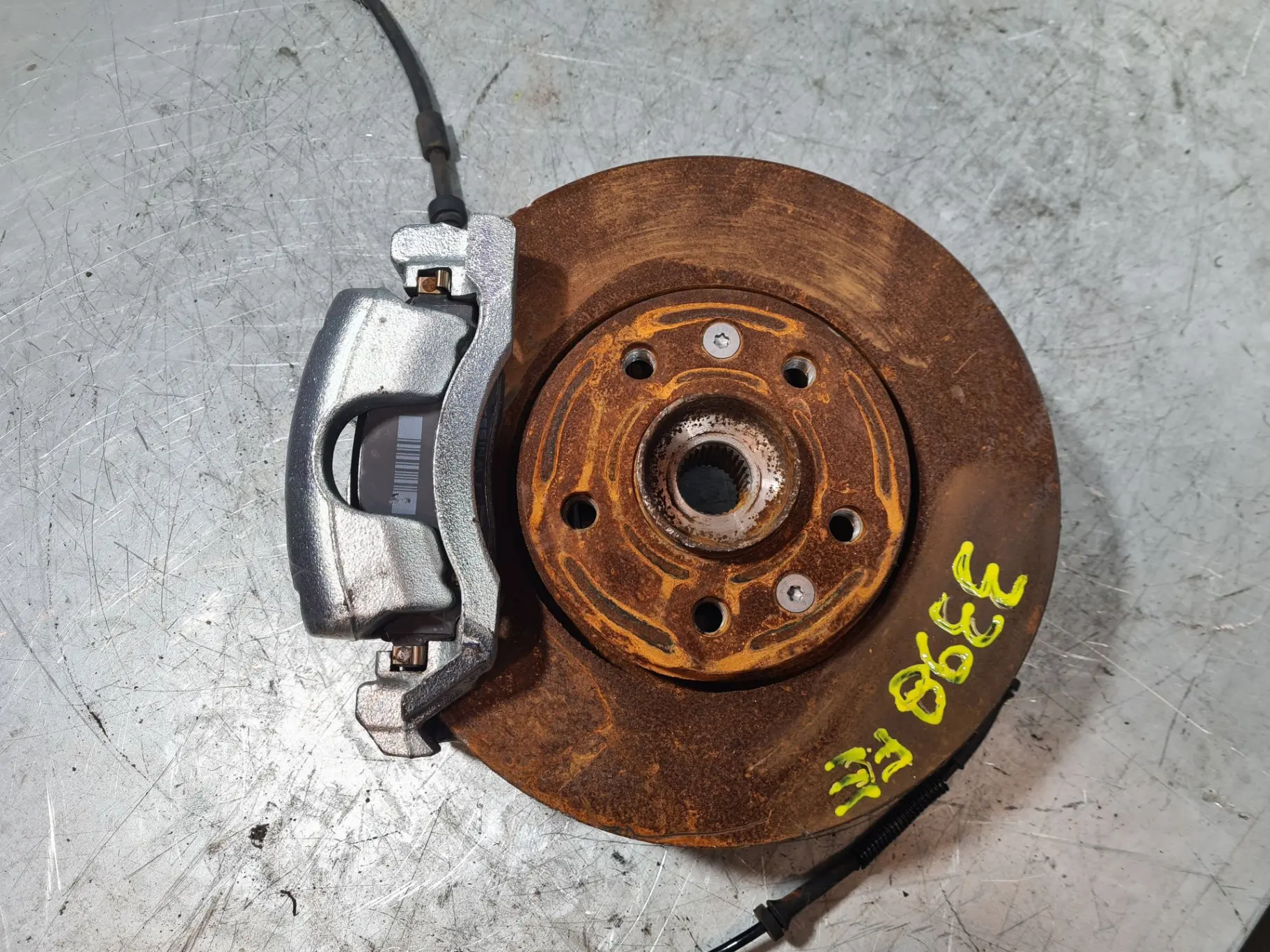 Mangueta delantera izquierda RENAULT Trafic III (FG_)
