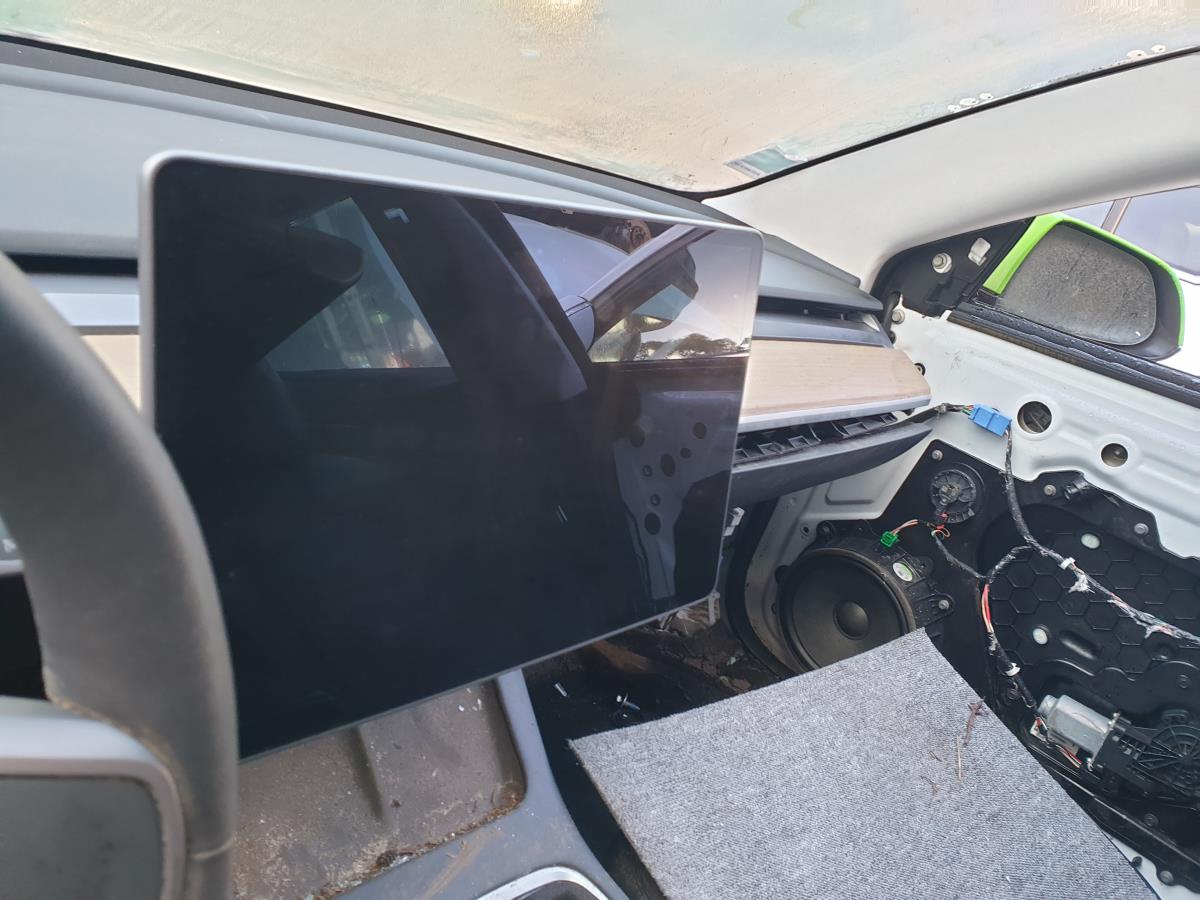 Display / ecrã de informações TESLA Model 3 (5YJ3)