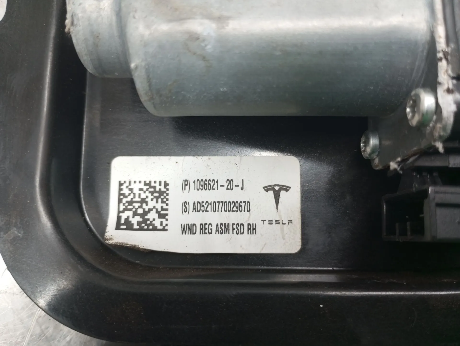 Elevador vidros frente direito TESLA Model 3 (5YJ3) Imagem-2
