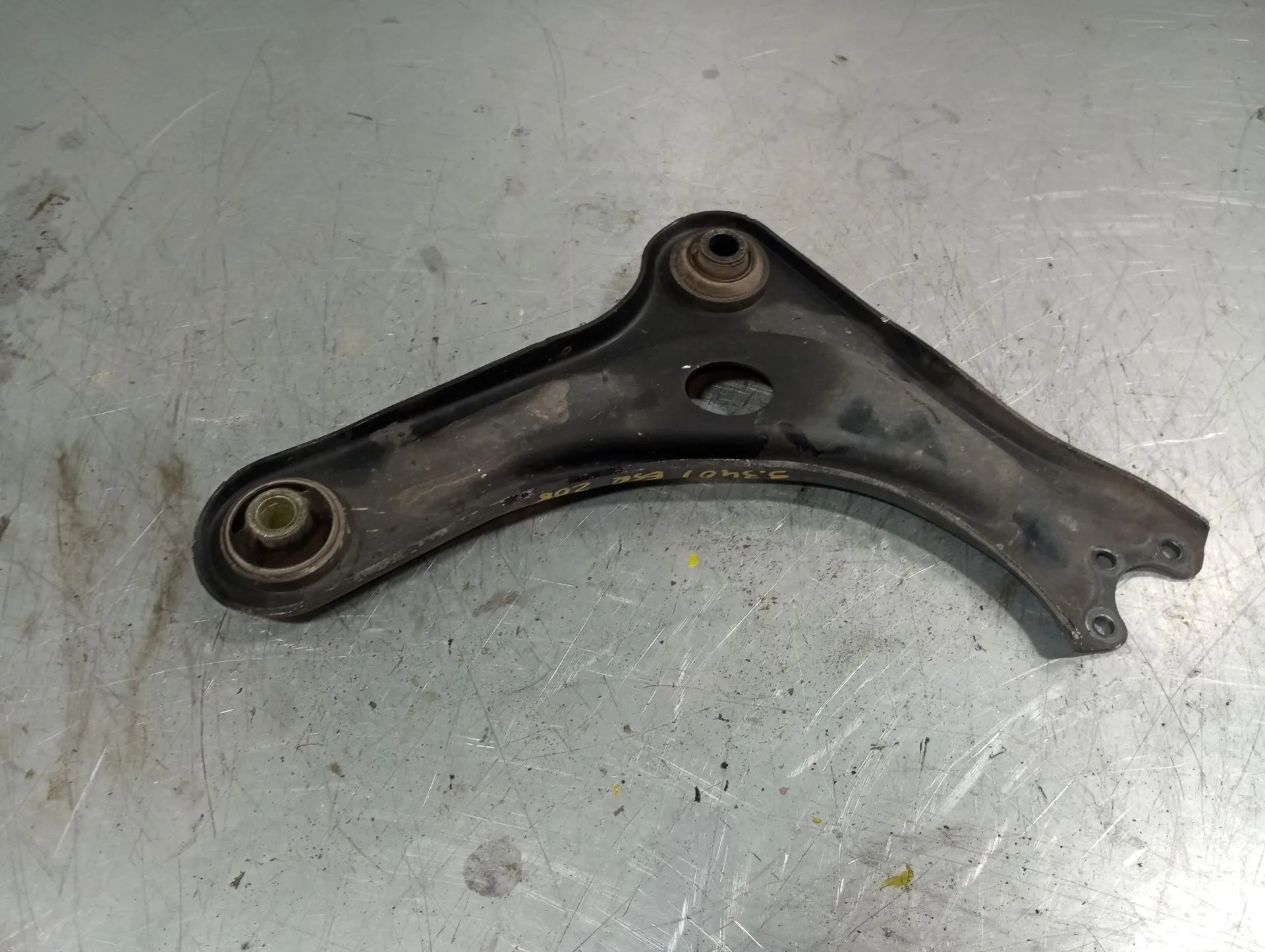 Brazo suspensión delantero izquierdo PEUGEOT 208
