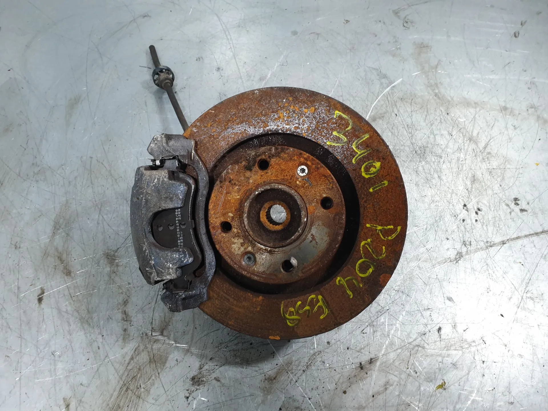 Mangueta delantera izquierda PEUGEOT 208