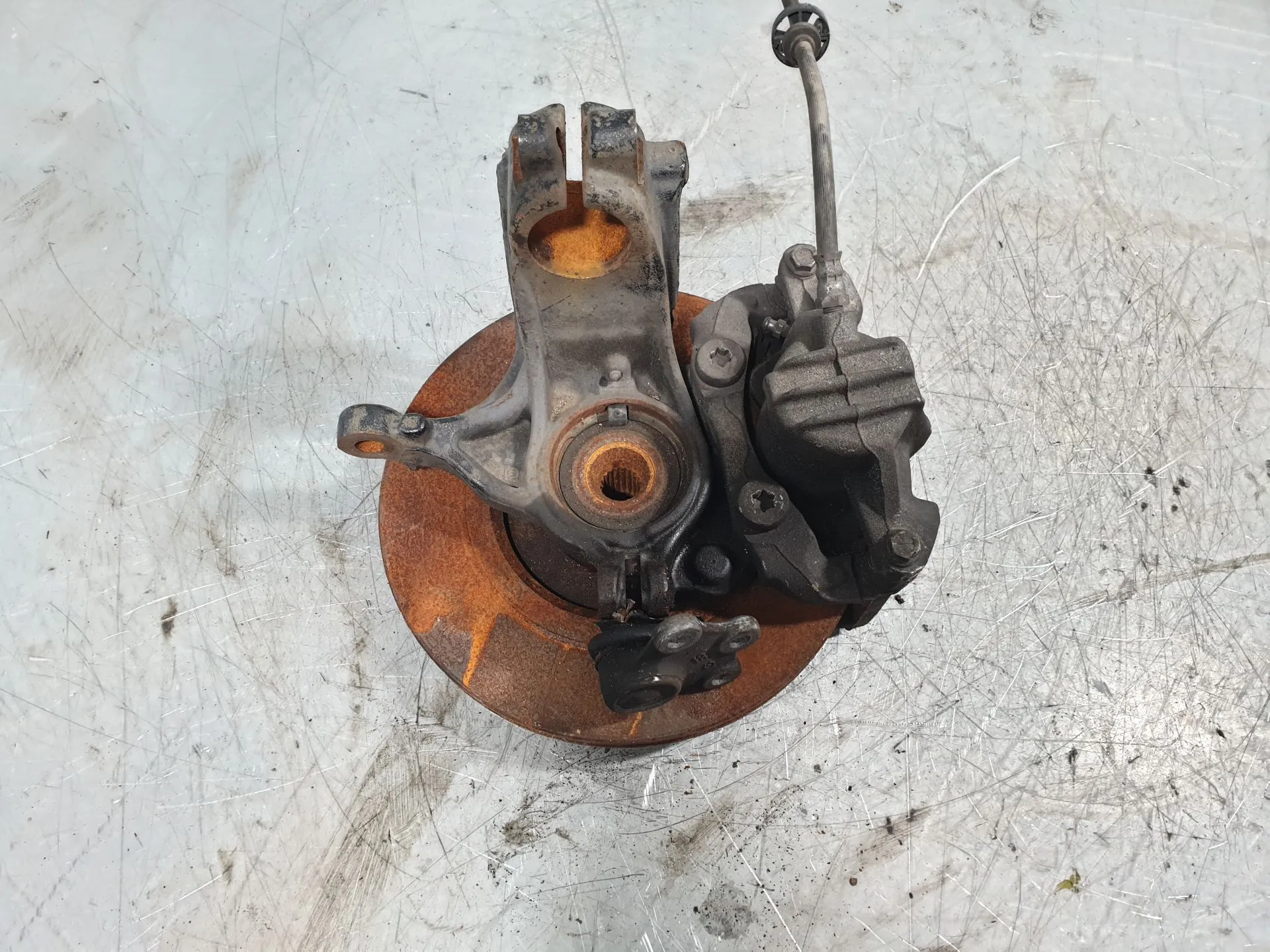 Mangueta delantera izquierda PEUGEOT 208 Imagem-1