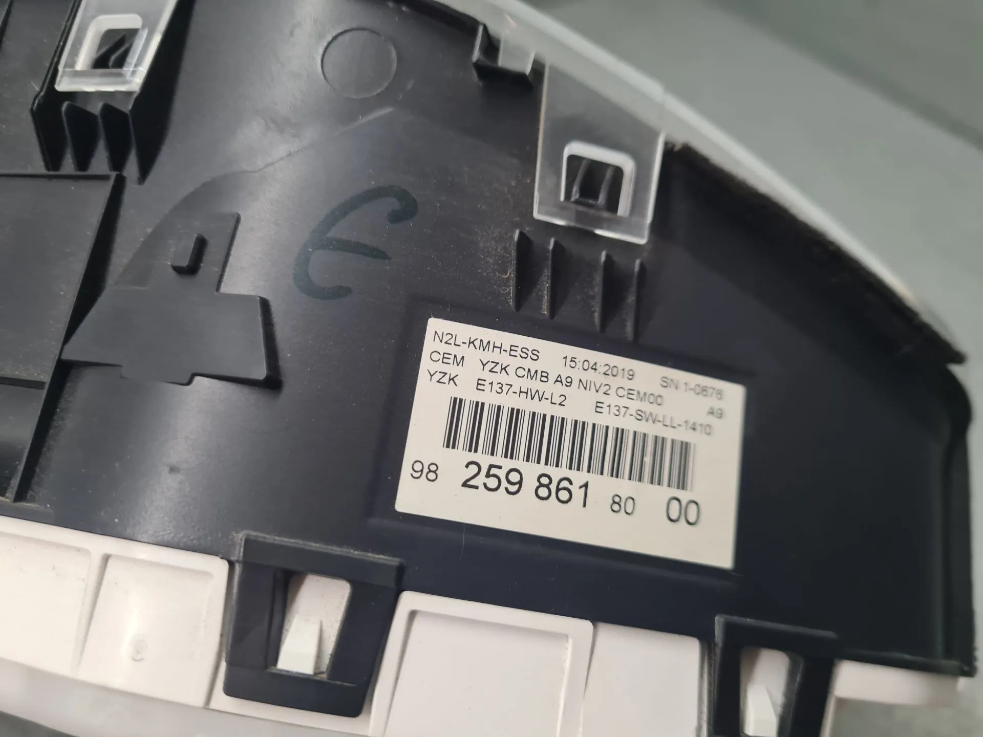 Quadrante / painel de instrumentos PEUGEOT 208 Imagem-6