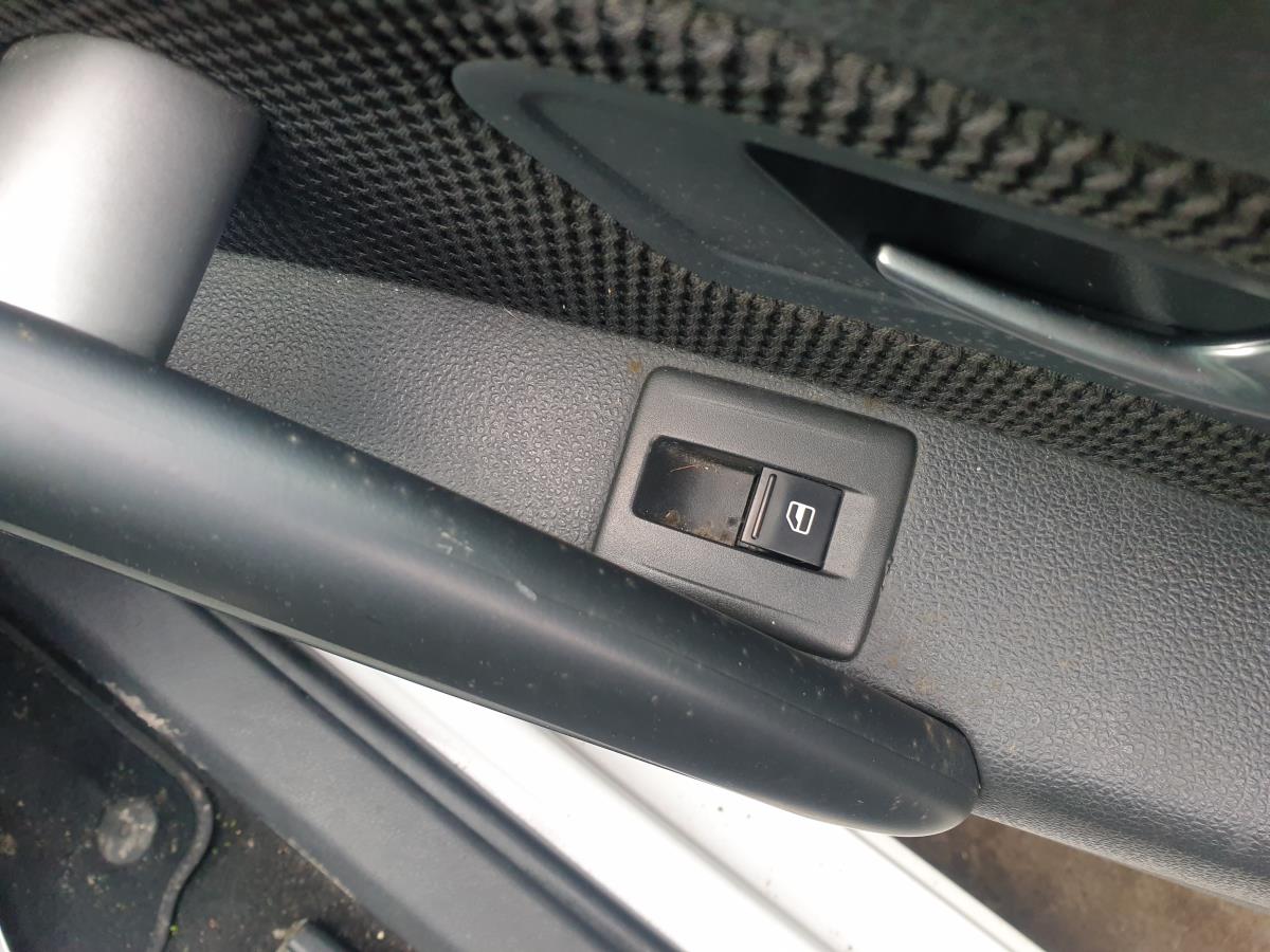 Comando / interruttore alzacristallo anteriore destro VOLKSWAGEN Scirocco (137, 138)