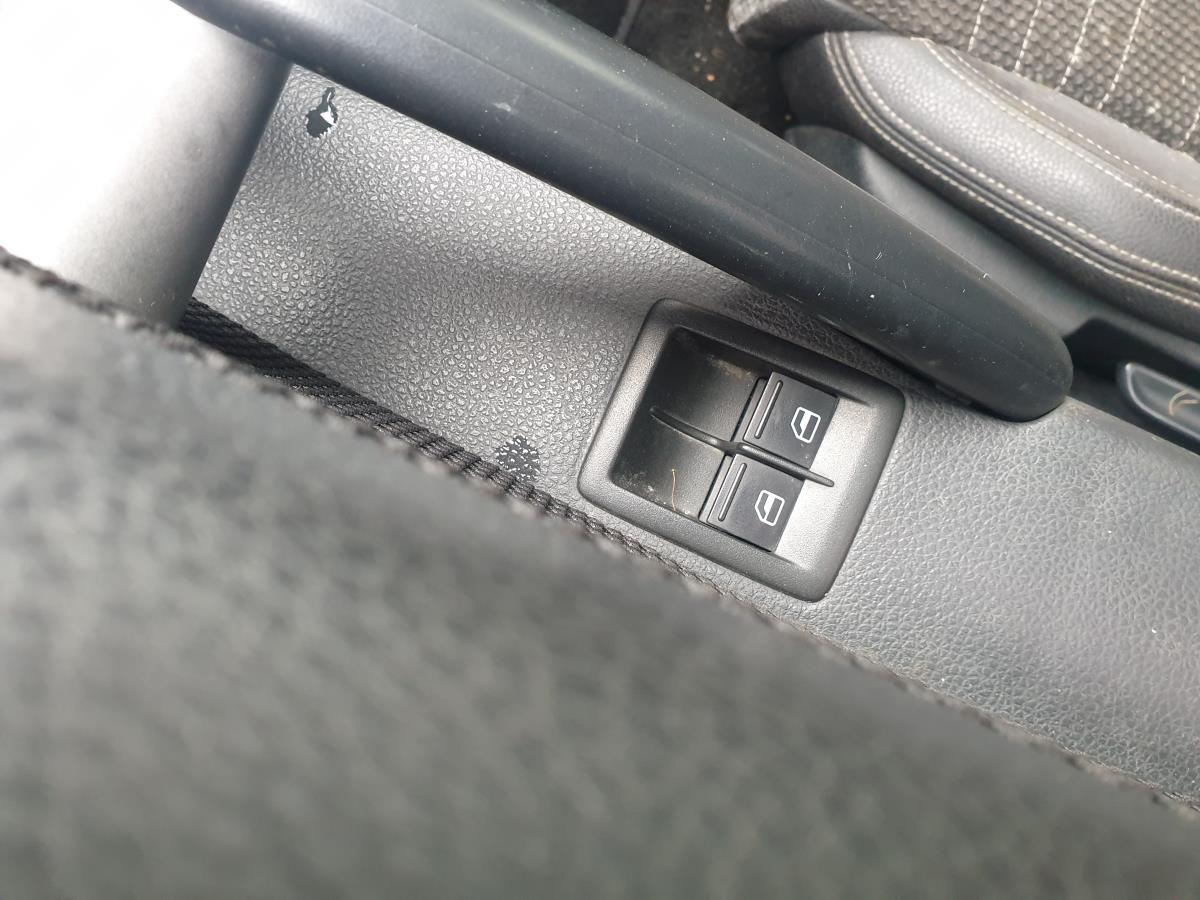 Comando / interruttore alzacristallo anteriore sinistro VOLKSWAGEN Scirocco (137, 138)
