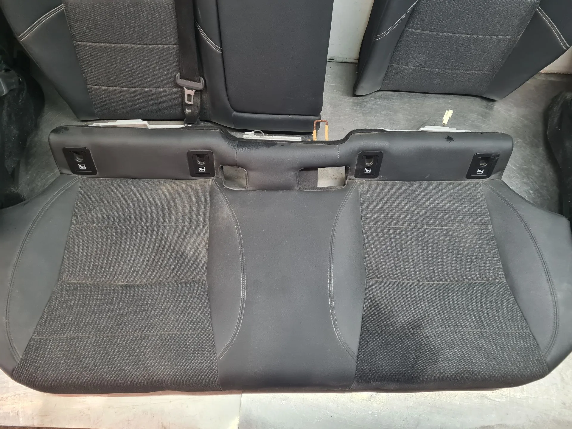 Banco trás TOYOTA Corolla Hatchback (_E21_) Imagem-2