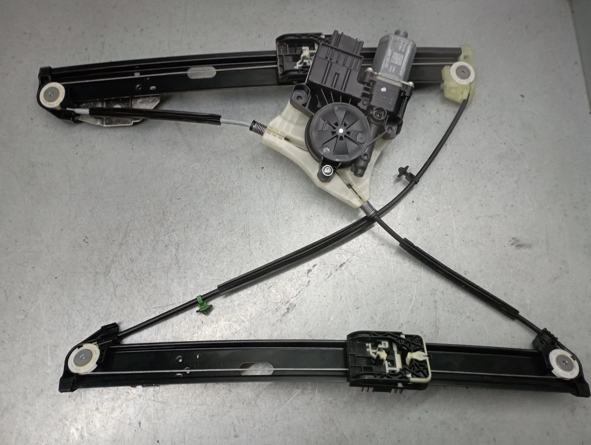 Elevador vidros frente esquerdo SEAT Arona (KJ7) Imagem-1