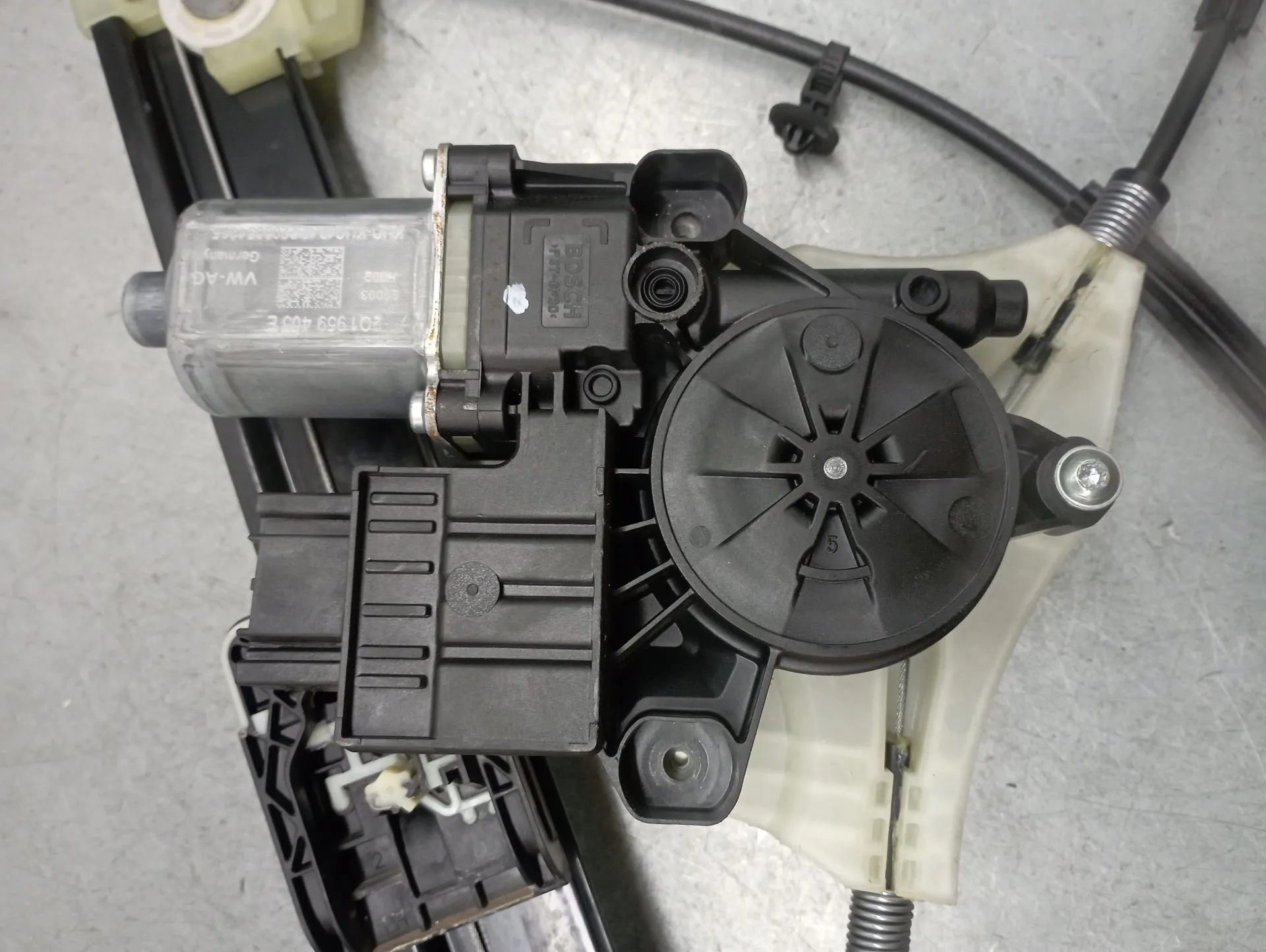 Elevador vidros frente esquerdo SEAT Arona (KJ7) Imagem-2