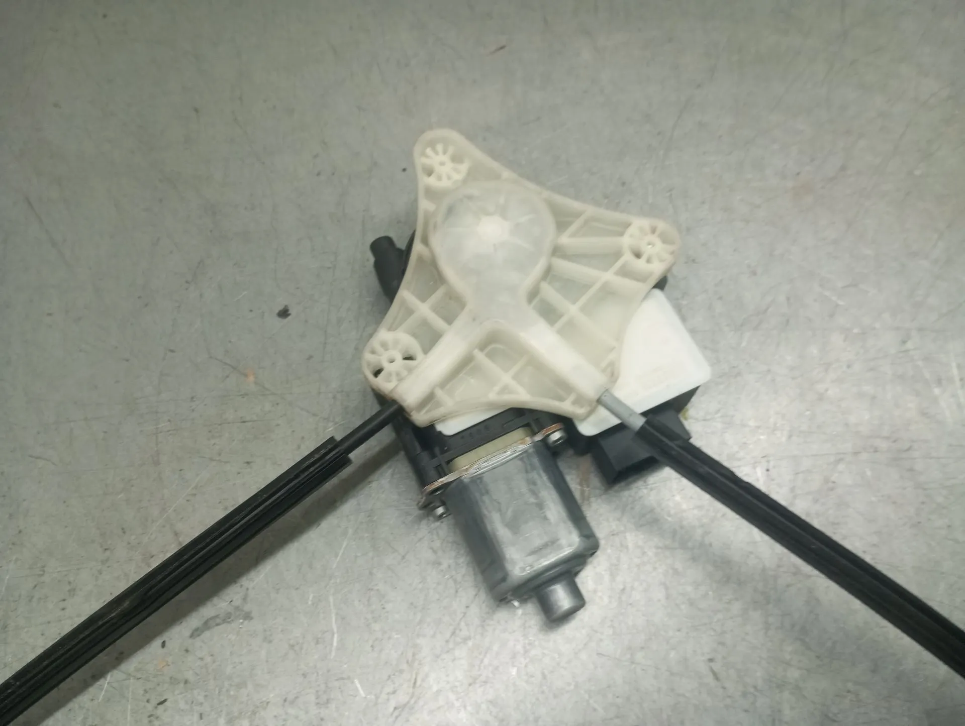 Elevador vidros trás direito SEAT Arona (KJ7) Imagem-2