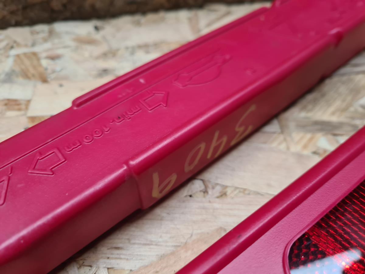 Triangolo di emergenza AUDI A4 (8W2, 8WC, B9) Imagem-1