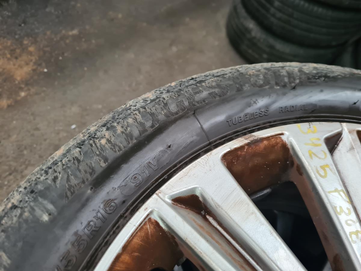 Neumático PEUGEOT 308 II Imagem-1