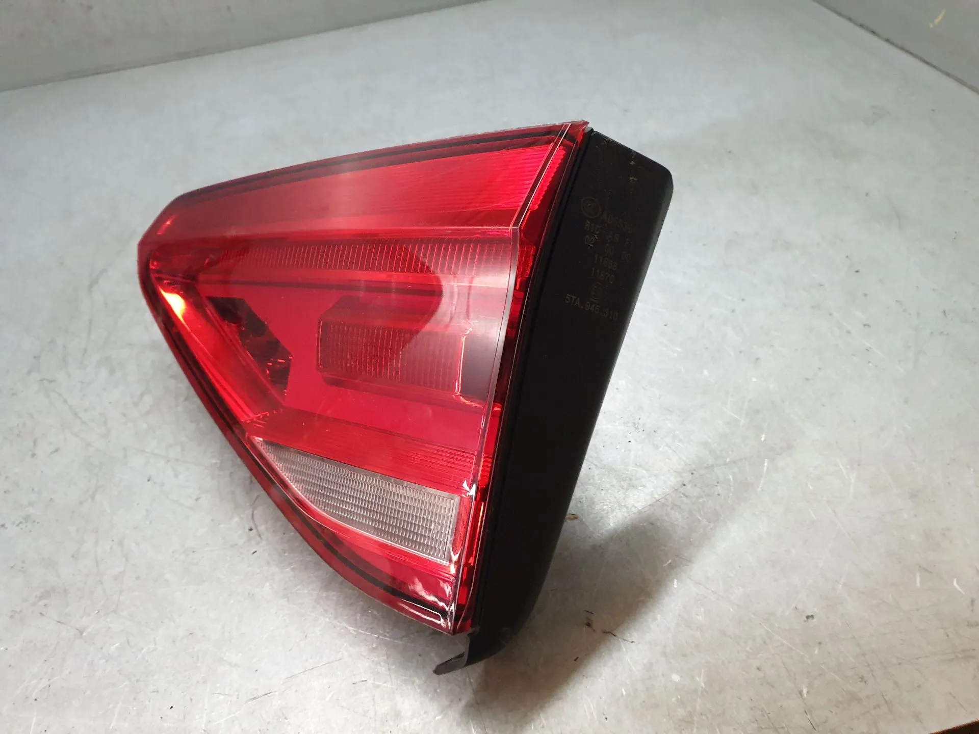 Fanale Destro Baule VOLKSWAGEN Touran (5T) Imagem-1