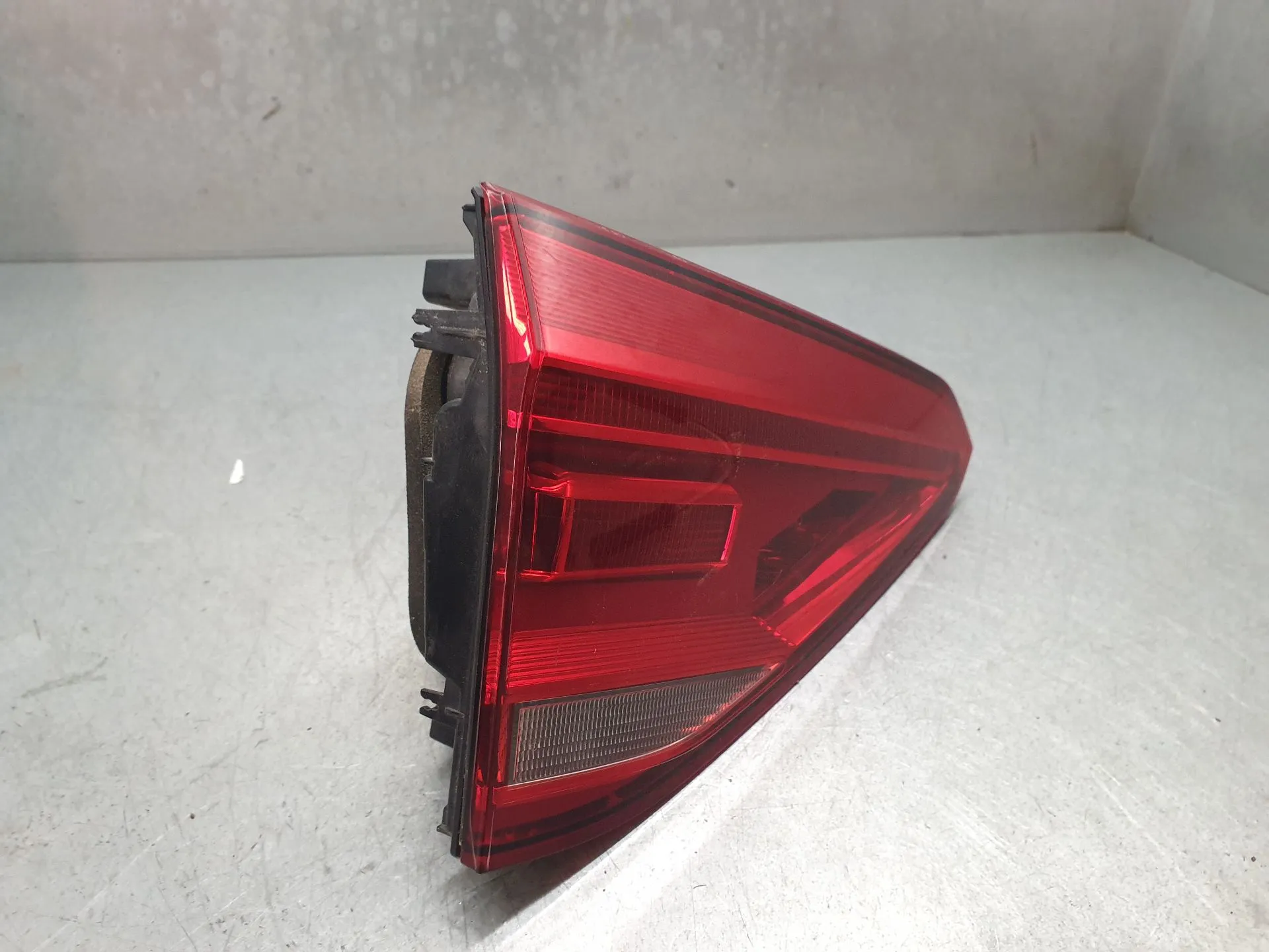 Feu de coffre Gauche VOLKSWAGEN Touran (5T) Imagem-2