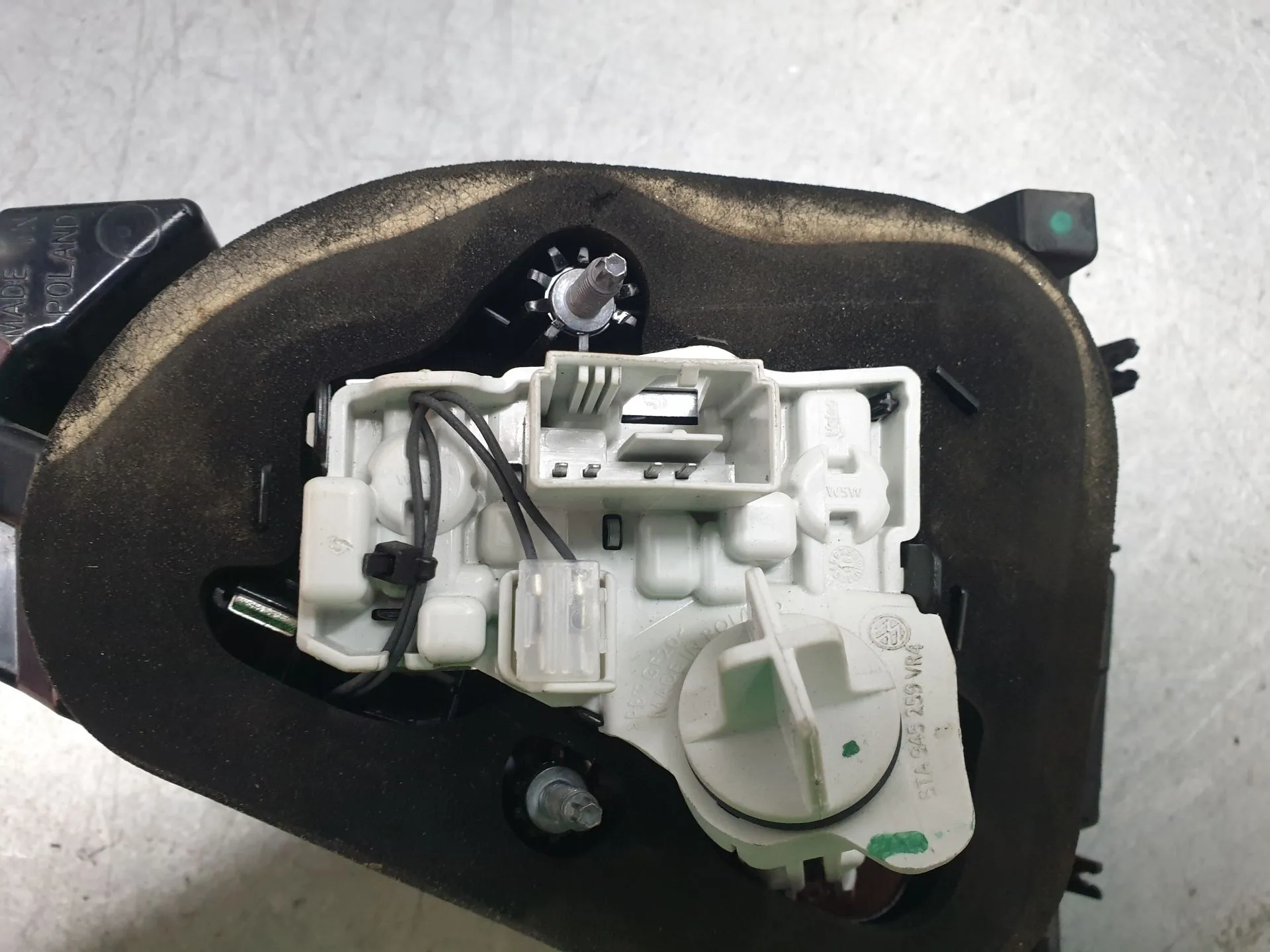 Feu de coffre Gauche VOLKSWAGEN Touran (5T) Imagem-4