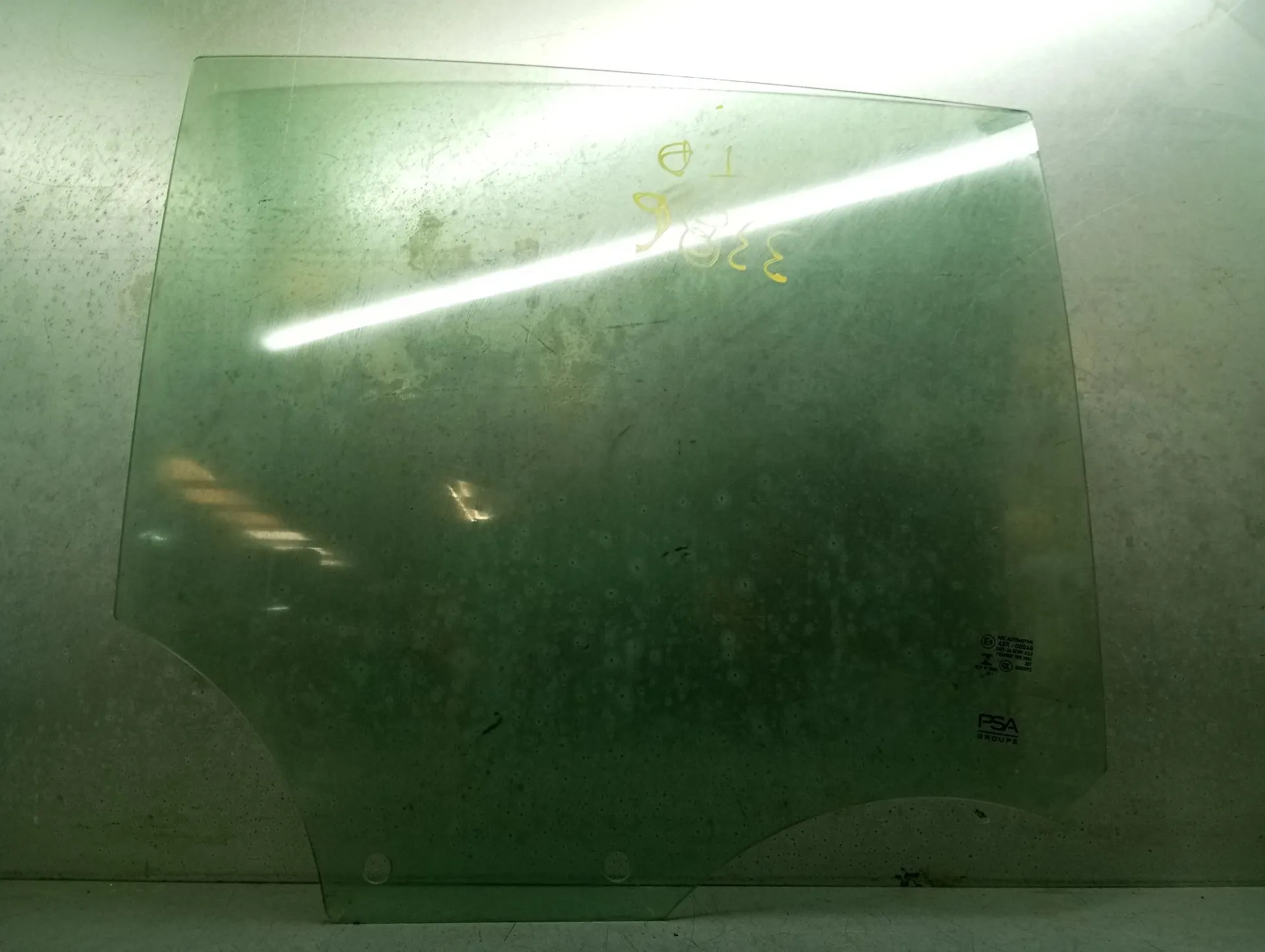 Vitre porte arrière Droite PEUGEOT 208 II Imagem-2