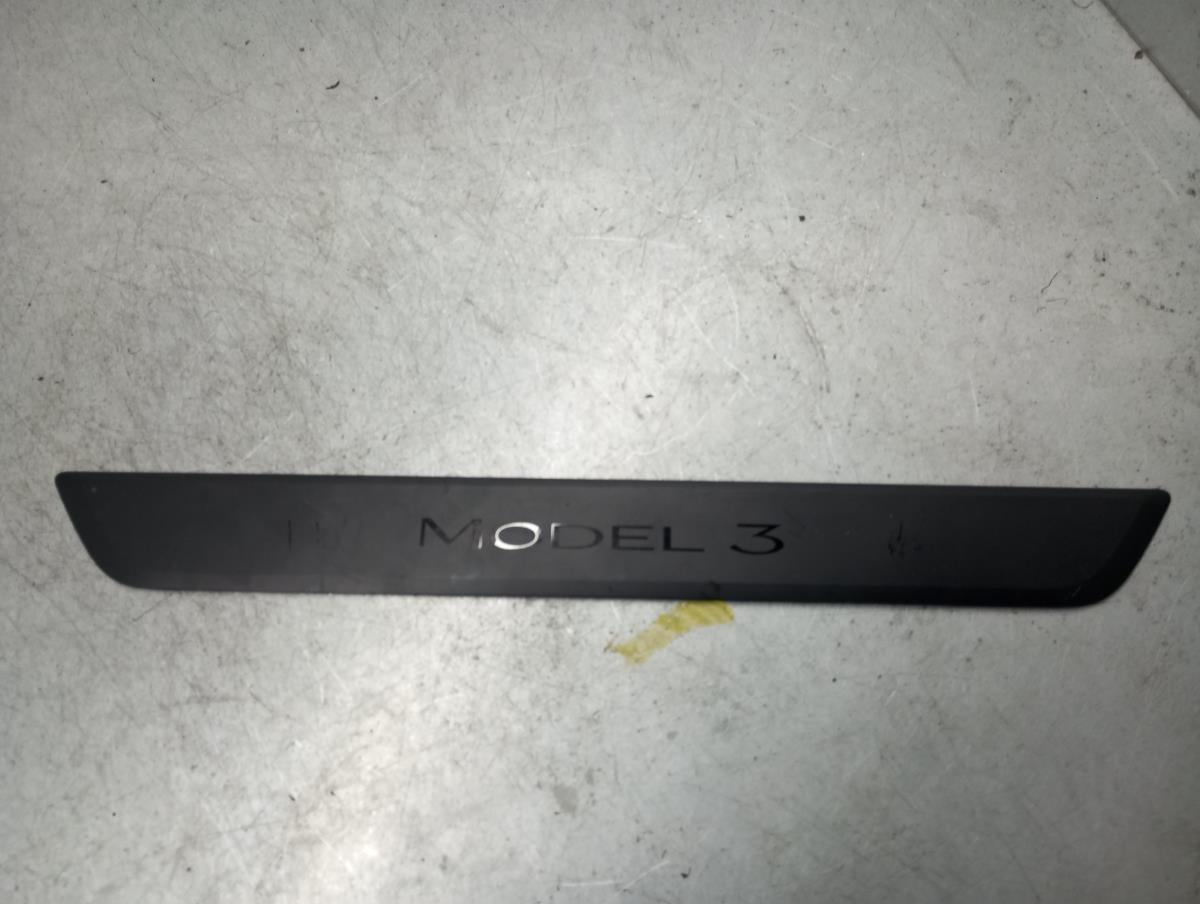 Battitacco porta anteriore destra TESLA Model 3 (5YJ3)