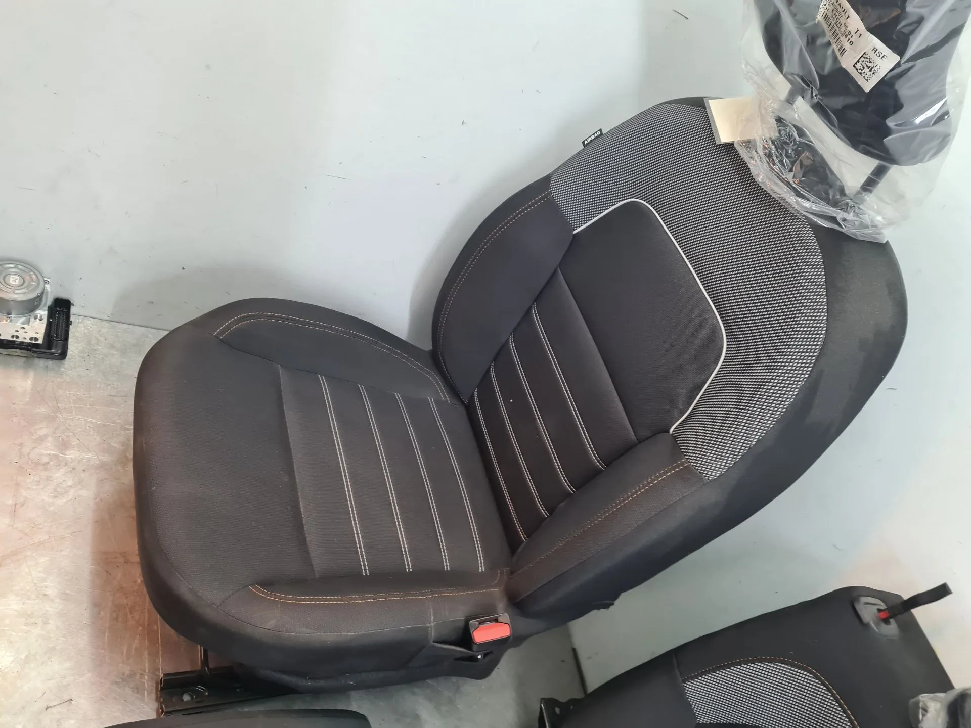 Banco frente esquerdo DACIA Sandero III