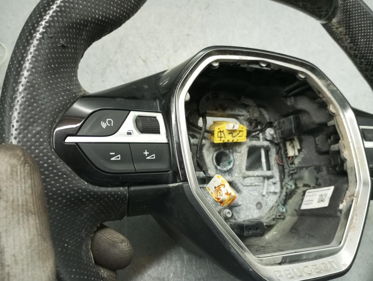 Volante PEUGEOT 2008 II (U_) Imagem-3