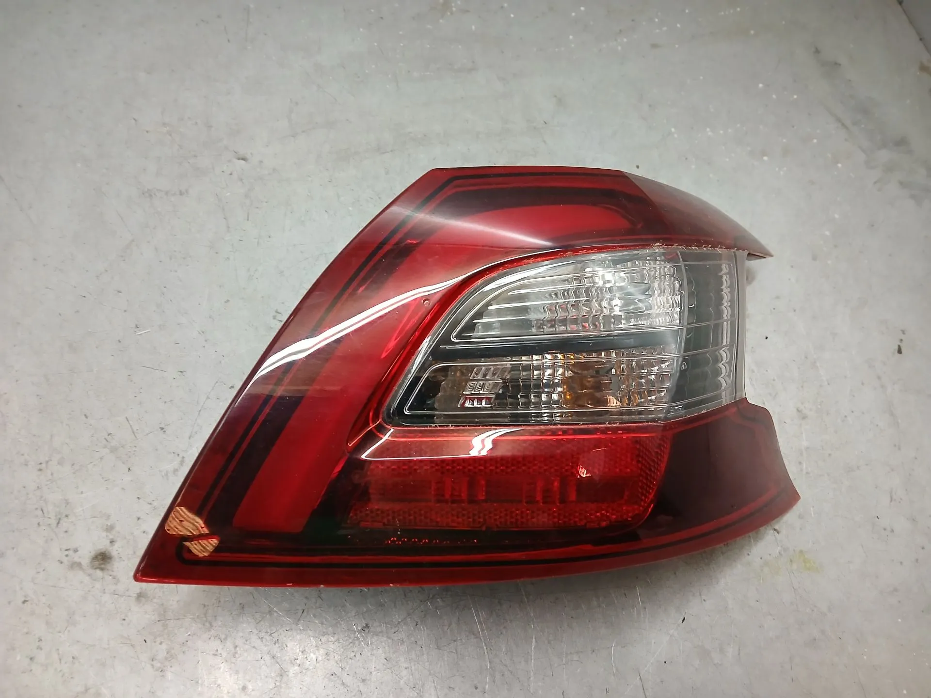 Right Tail light PEUGEOT 308 II Imagem-1
