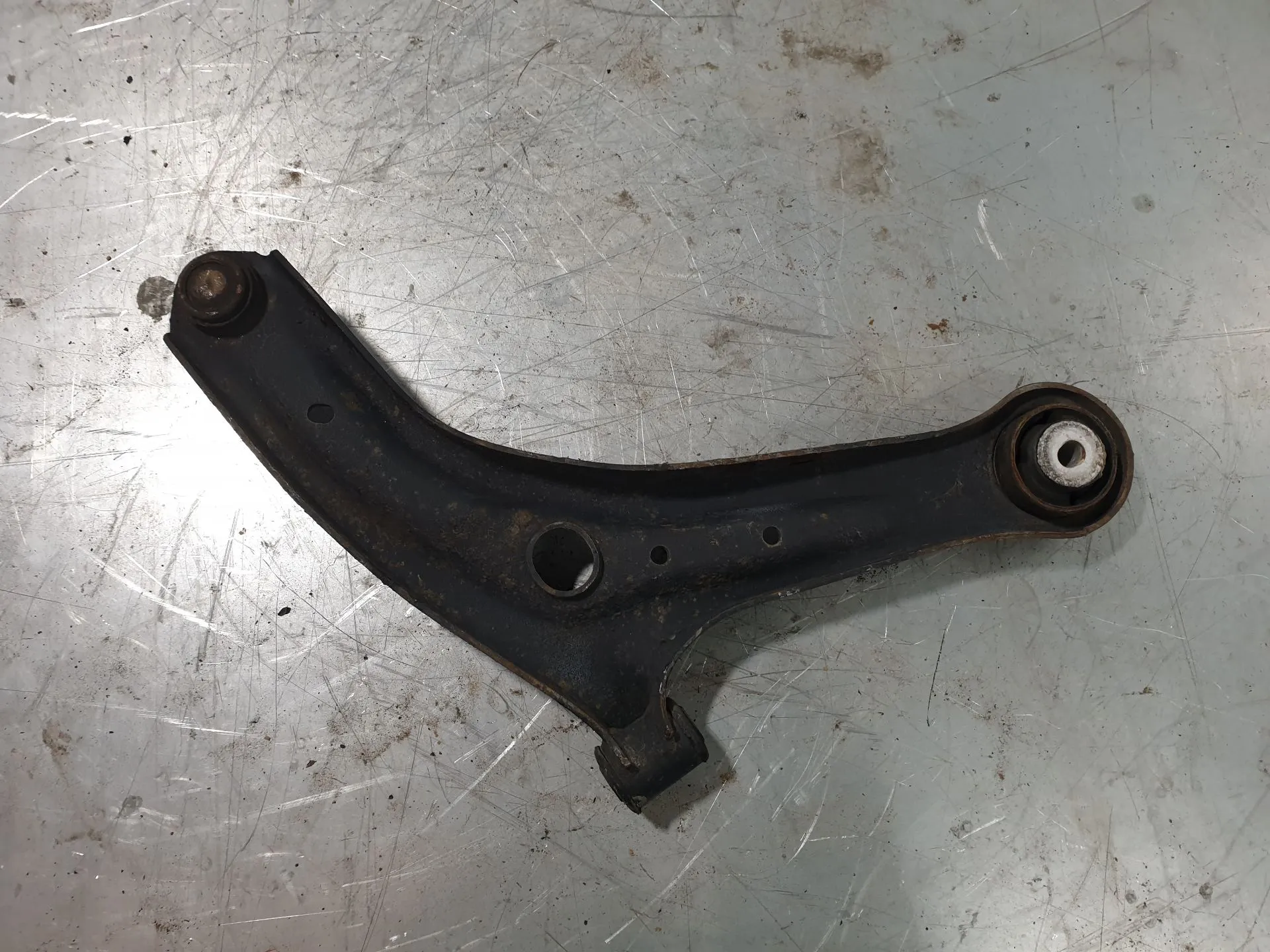 Braccio di sospensione anteriore sinistro FORD Fiesta VI (CB1, CCN) Imagem-1