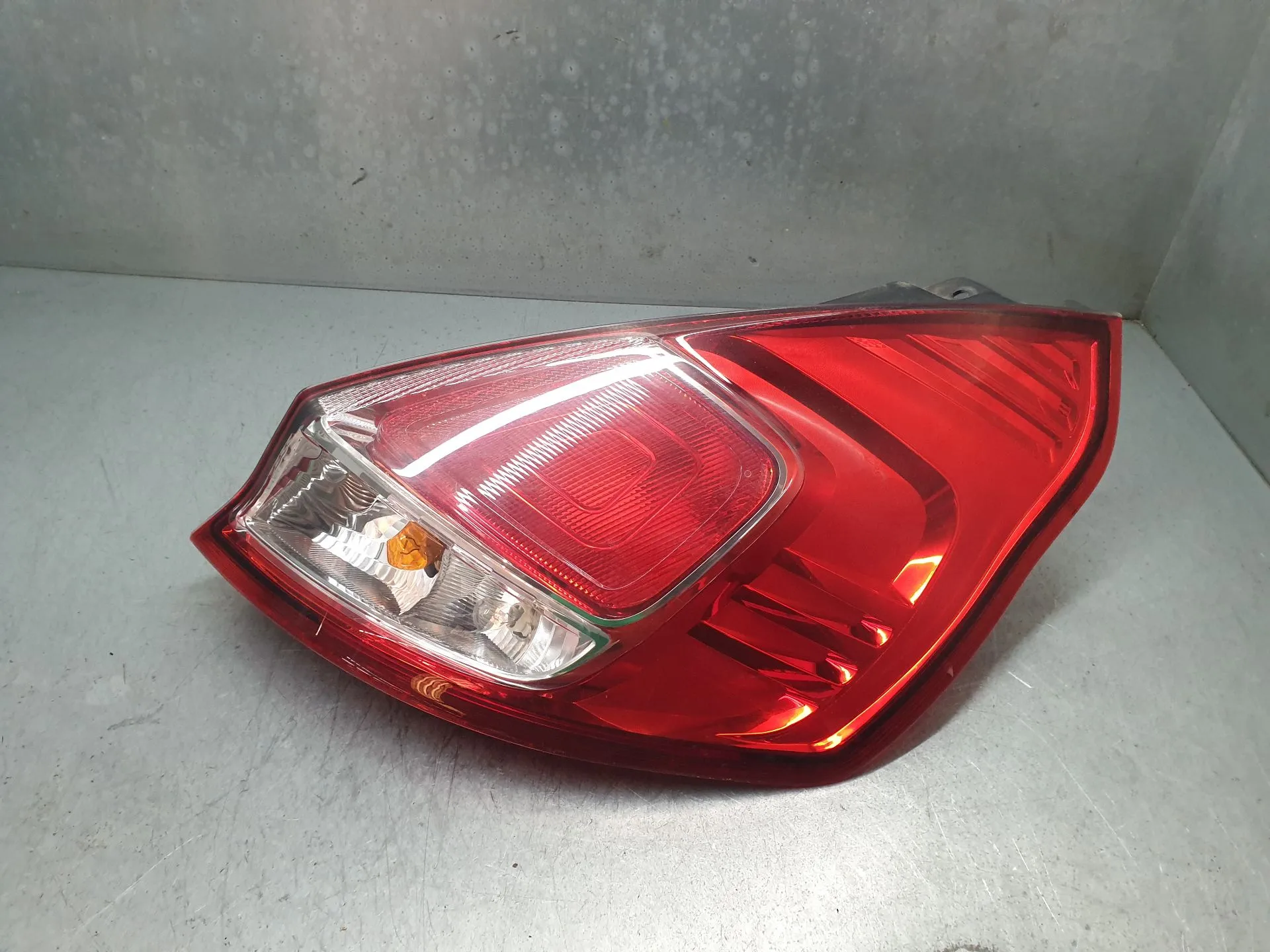 Feu arrière Droite FORD Fiesta VI (CB1, CCN) Imagem-1
