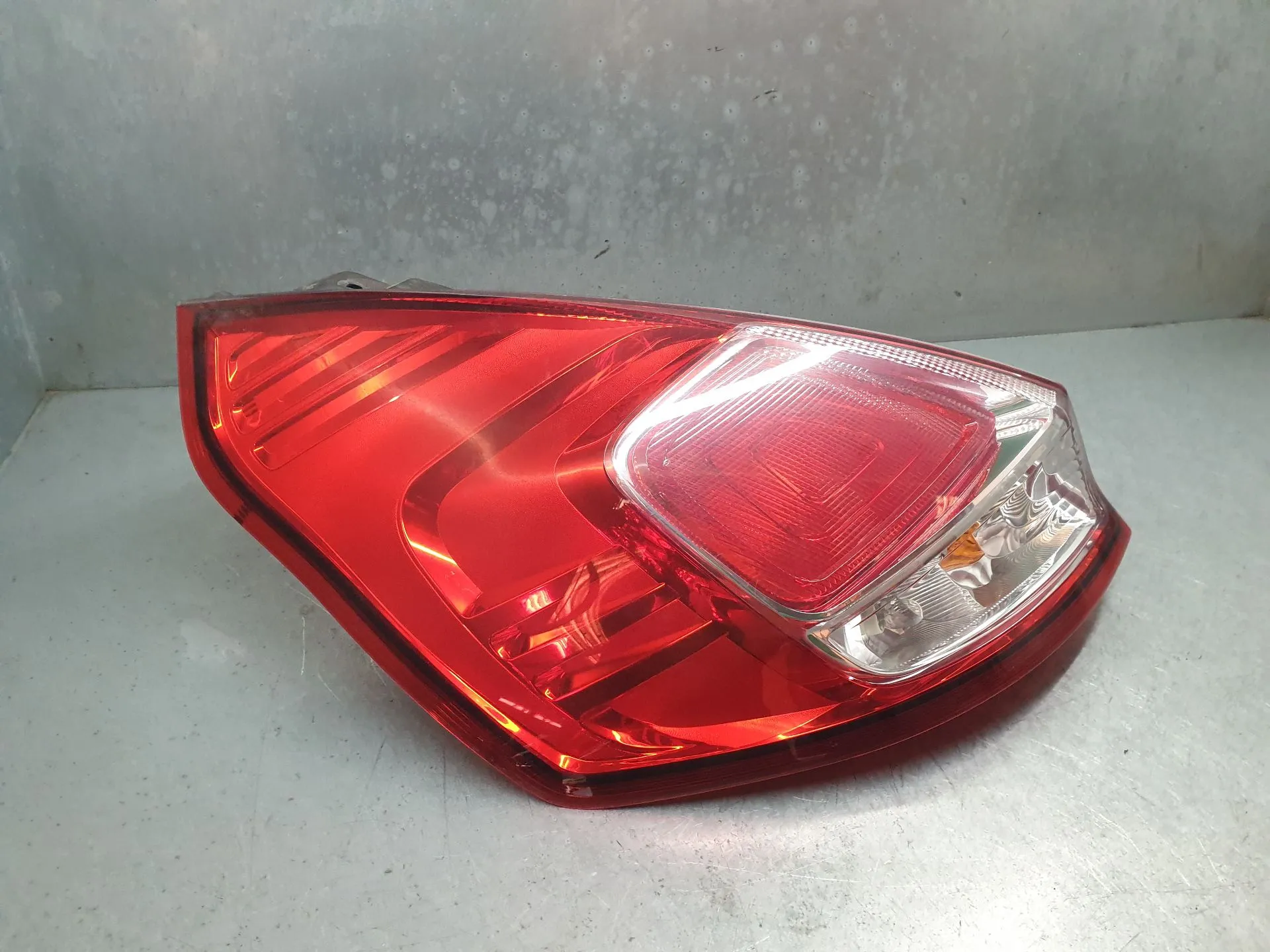 Feu arrière Gauche FORD Fiesta VI (CB1, CCN) Imagem-1