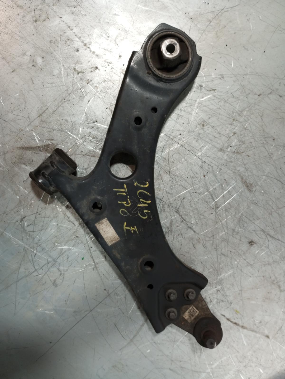 Brazo suspensión delantero izquierdo NISSAN X-Trail (T32)