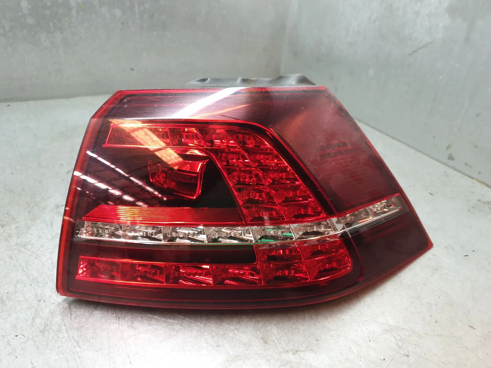 Right Tail light VOLKSWAGEN Golf VII (5G1, BQ1, BE1, BE2)