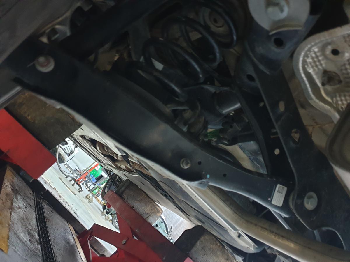 Braccio di sospensione posteriore sinistro VOLKSWAGEN Tiguan Allspace (BW2)