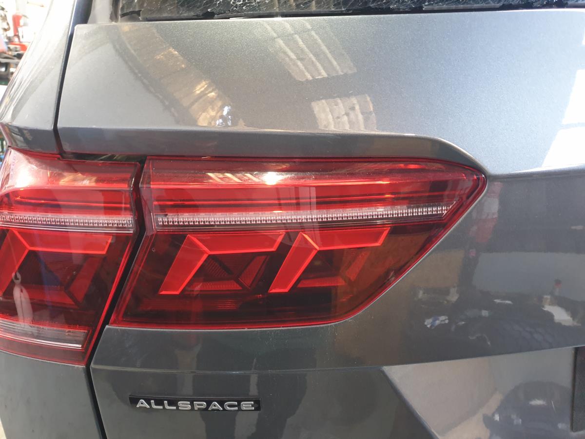 Feu de coffre Gauche VOLKSWAGEN Tiguan Allspace (BW2)