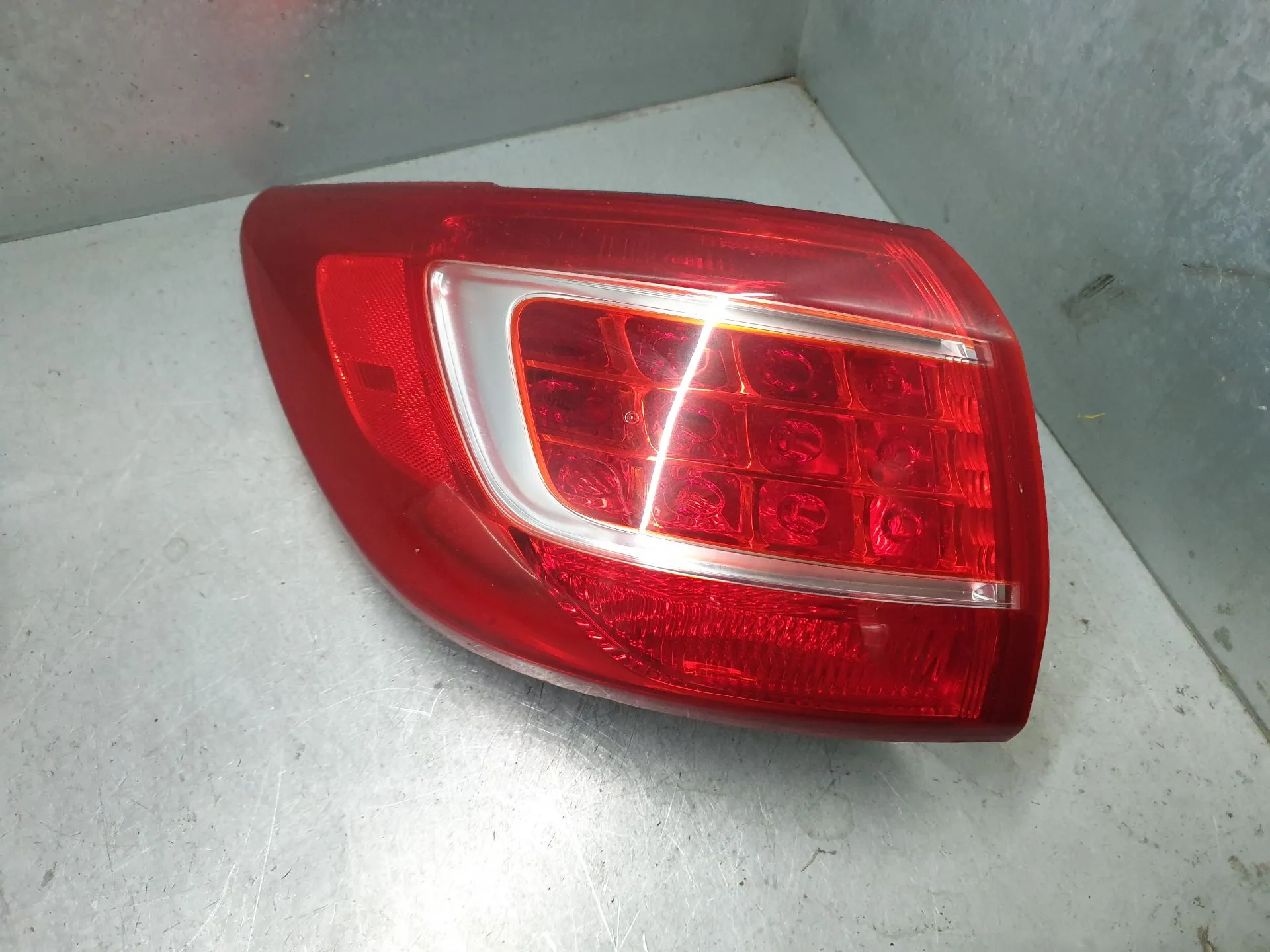 Fanale Sinistro KIA Sportage (SL) Imagem-1