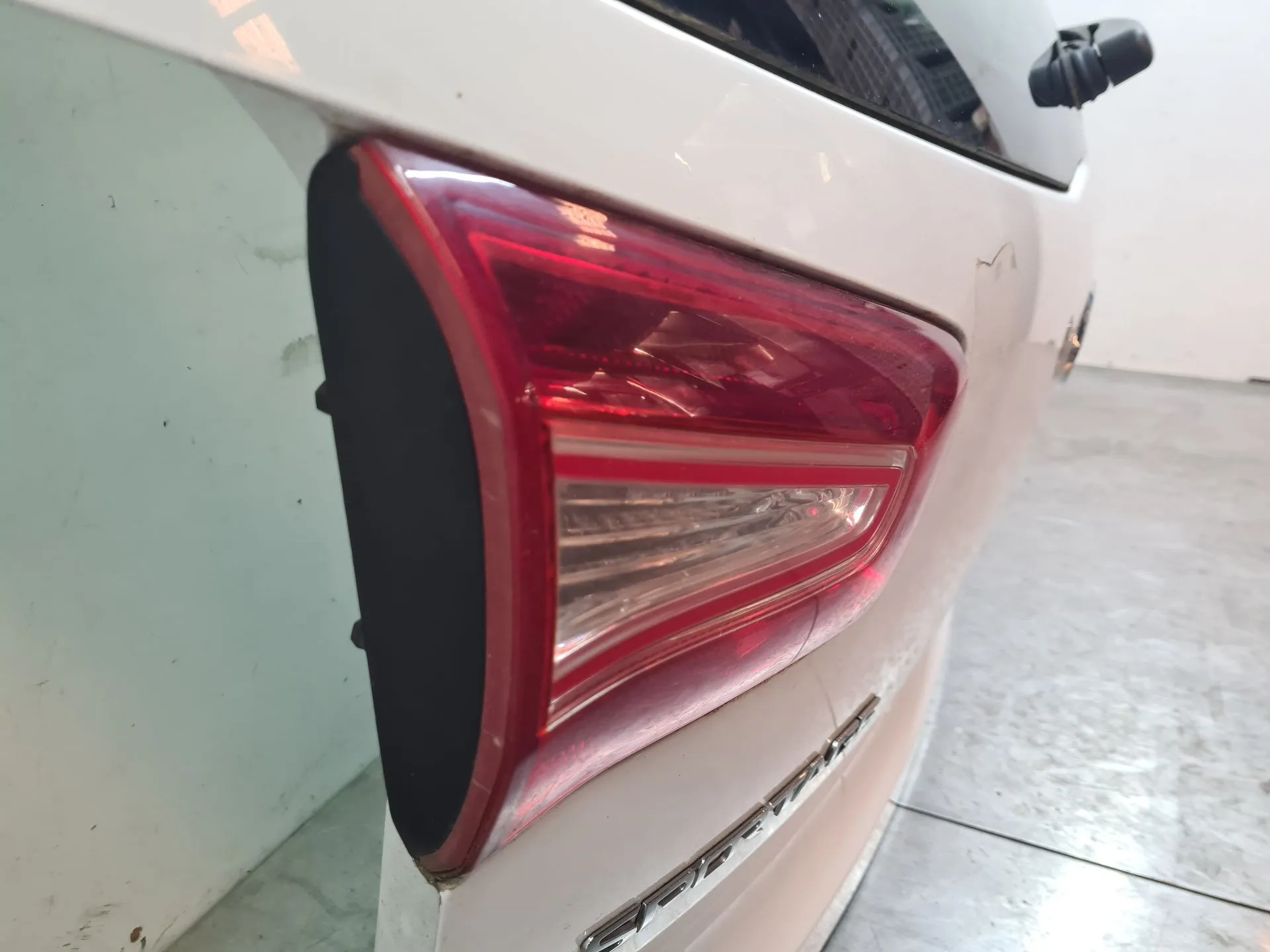 Feu de coffre Gauche KIA Sportage (SL) Imagem-1