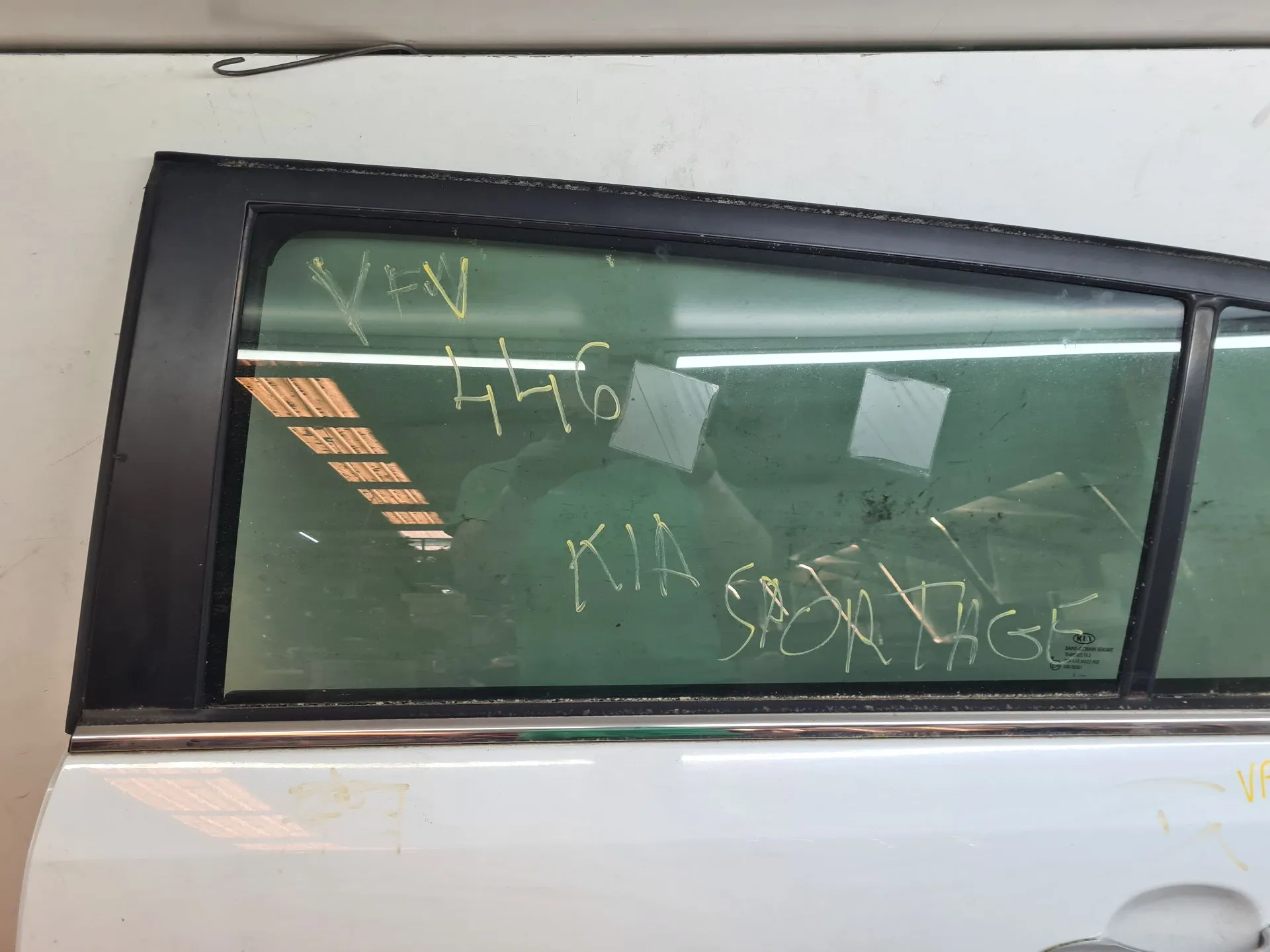 Left rear door glass KIA Sportage (SL)
