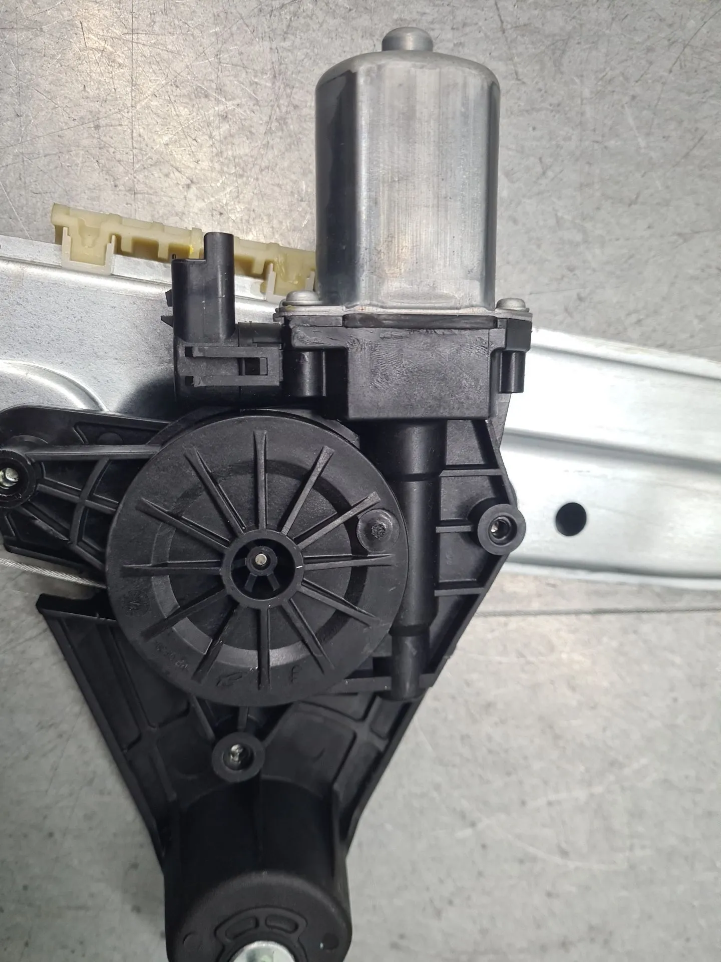 Elevador vidros trás esquerdo DACIA Sandero III Imagem-2